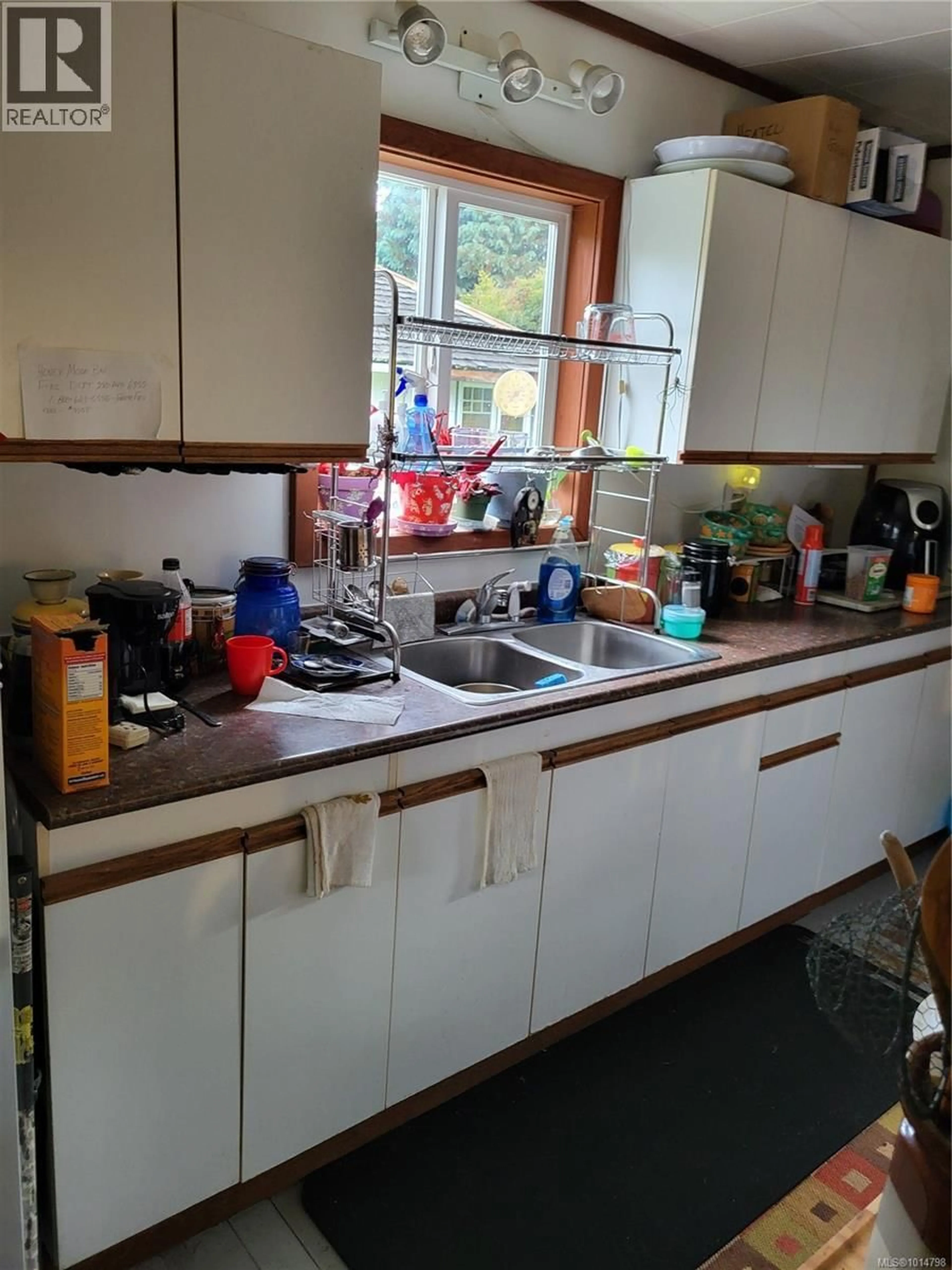 Standard kitchen, unknown for 6756 FIFTH STREET, Honeymoon Bay British Columbia V0R1Y0