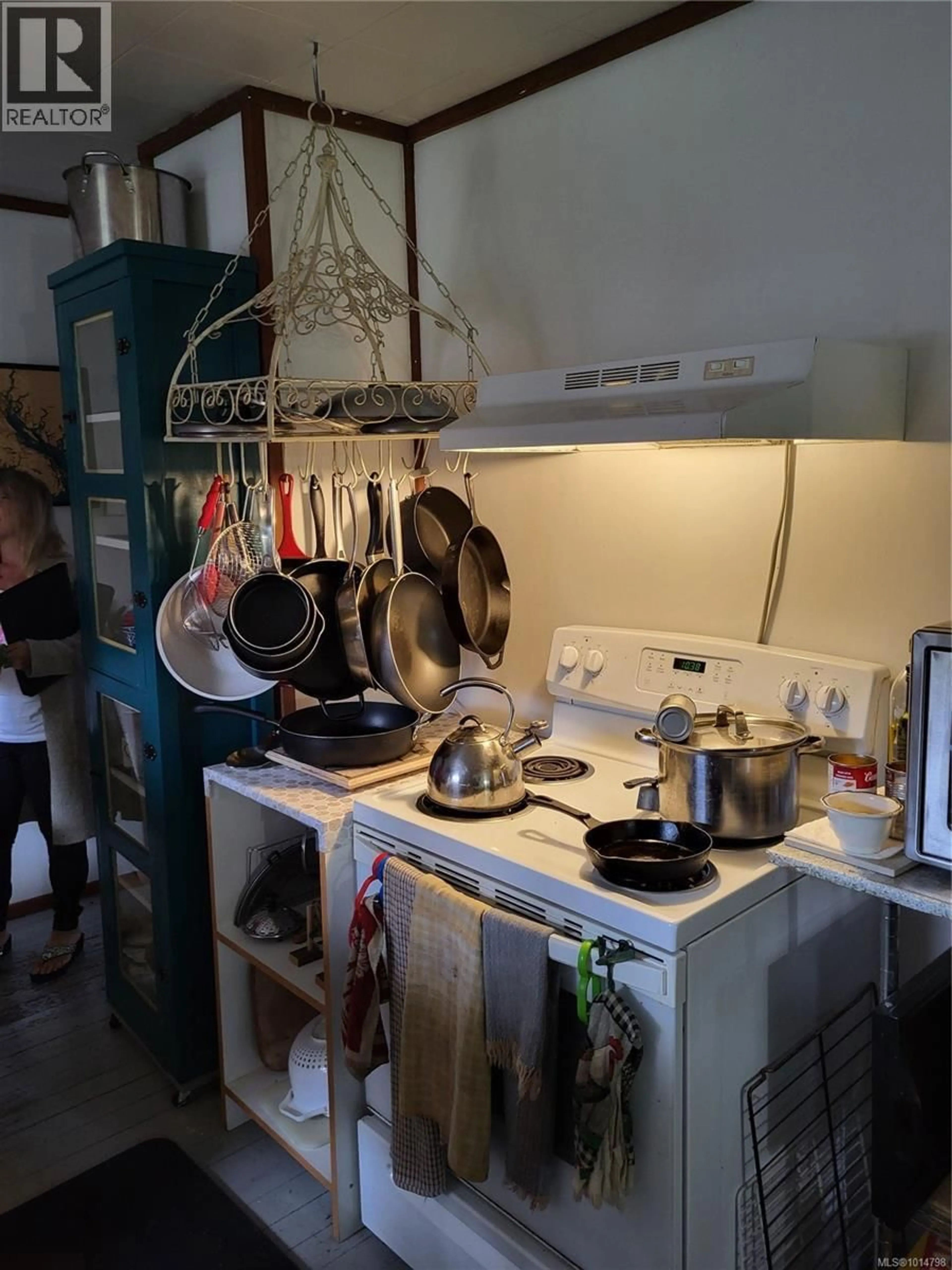 Kitchen with laundary machines, floor is not visible for 6756 FIFTH STREET, Honeymoon Bay British Columbia V0R1Y0