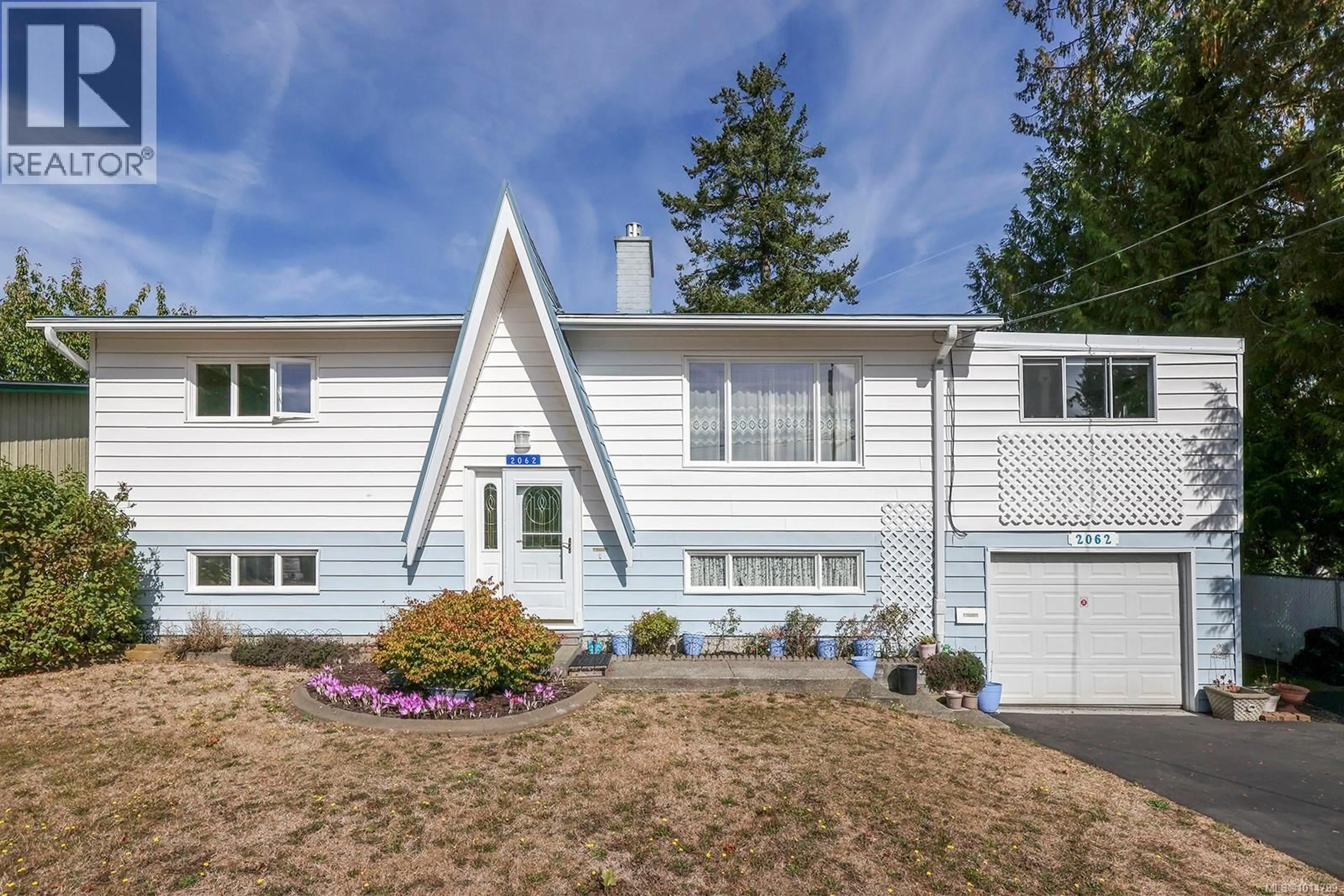 Home with vinyl exterior material, mountain view for 2062 COOKE AVENUE, Comox British Columbia V9M1Y6