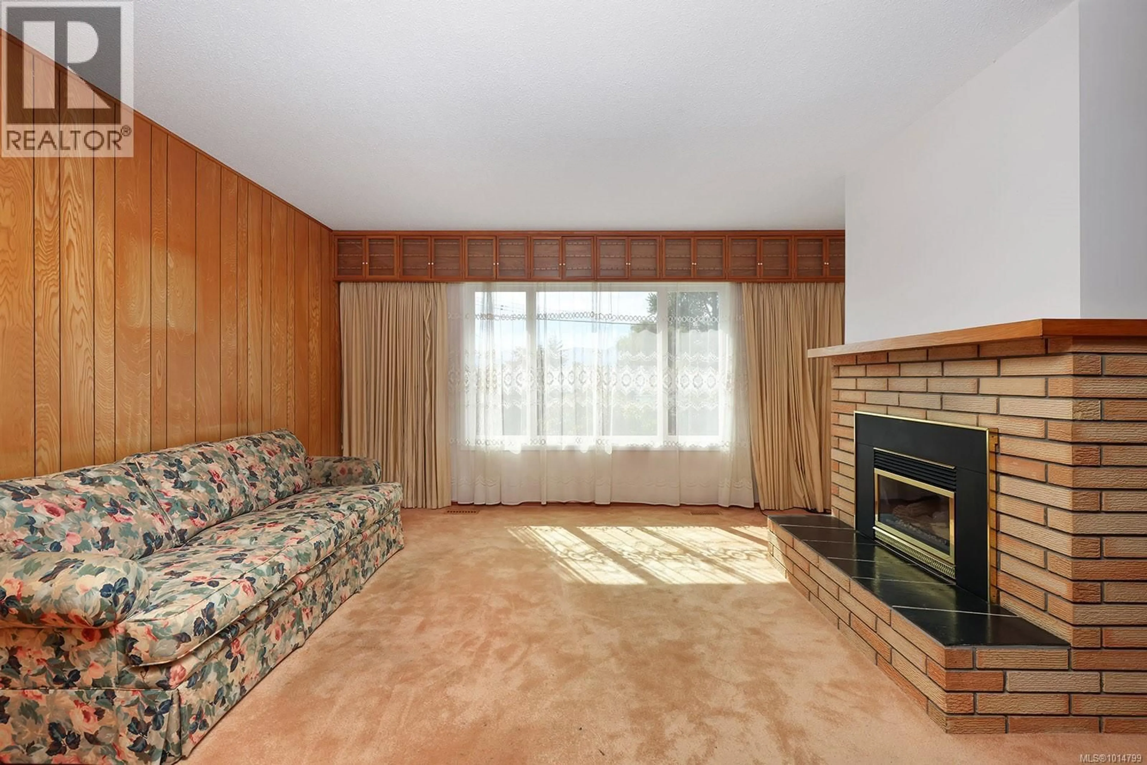 Living room with furniture, unknown for 2062 COOKE AVENUE, Comox British Columbia V9M1Y6