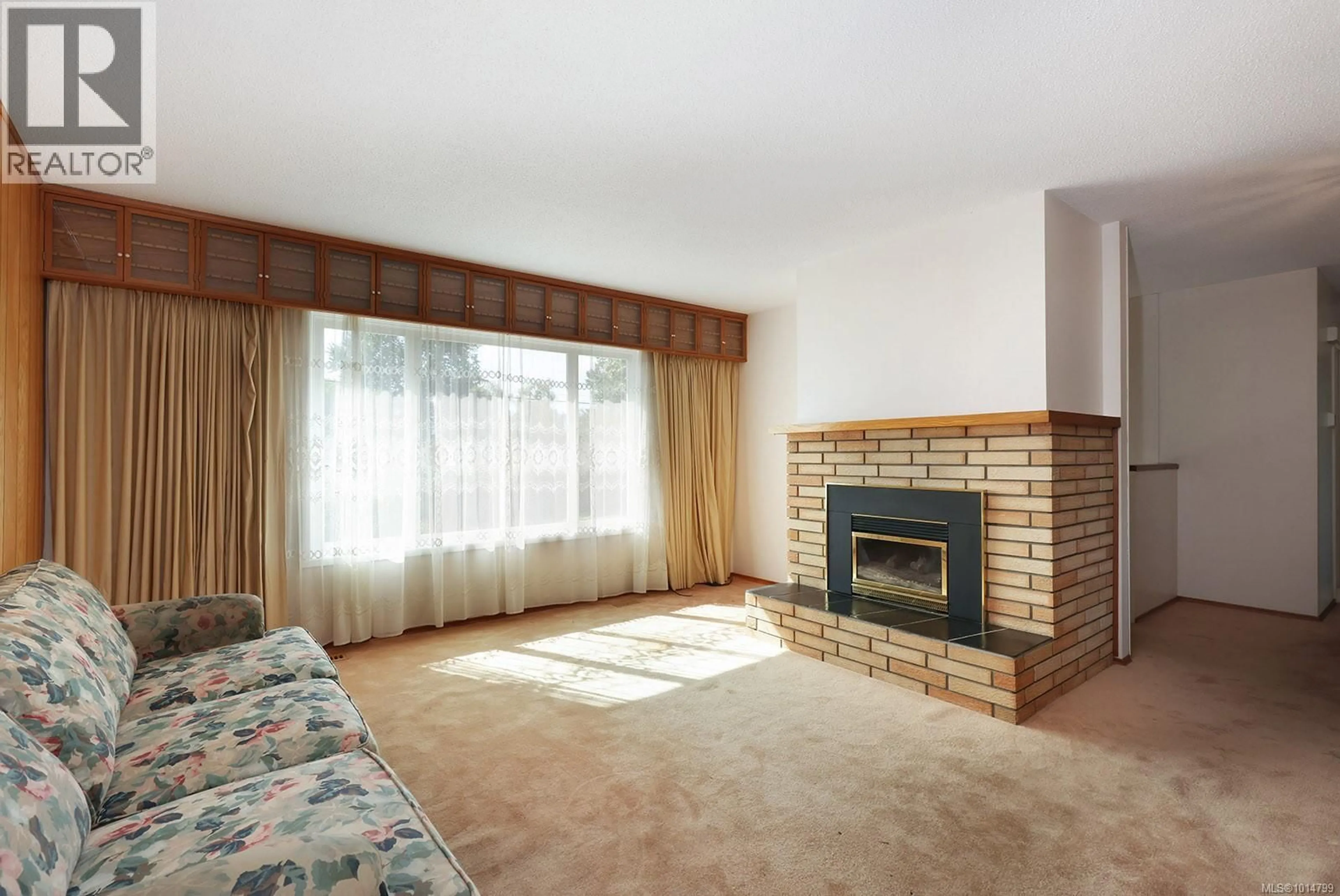 Living room with furniture, unknown for 2062 COOKE AVENUE, Comox British Columbia V9M1Y6