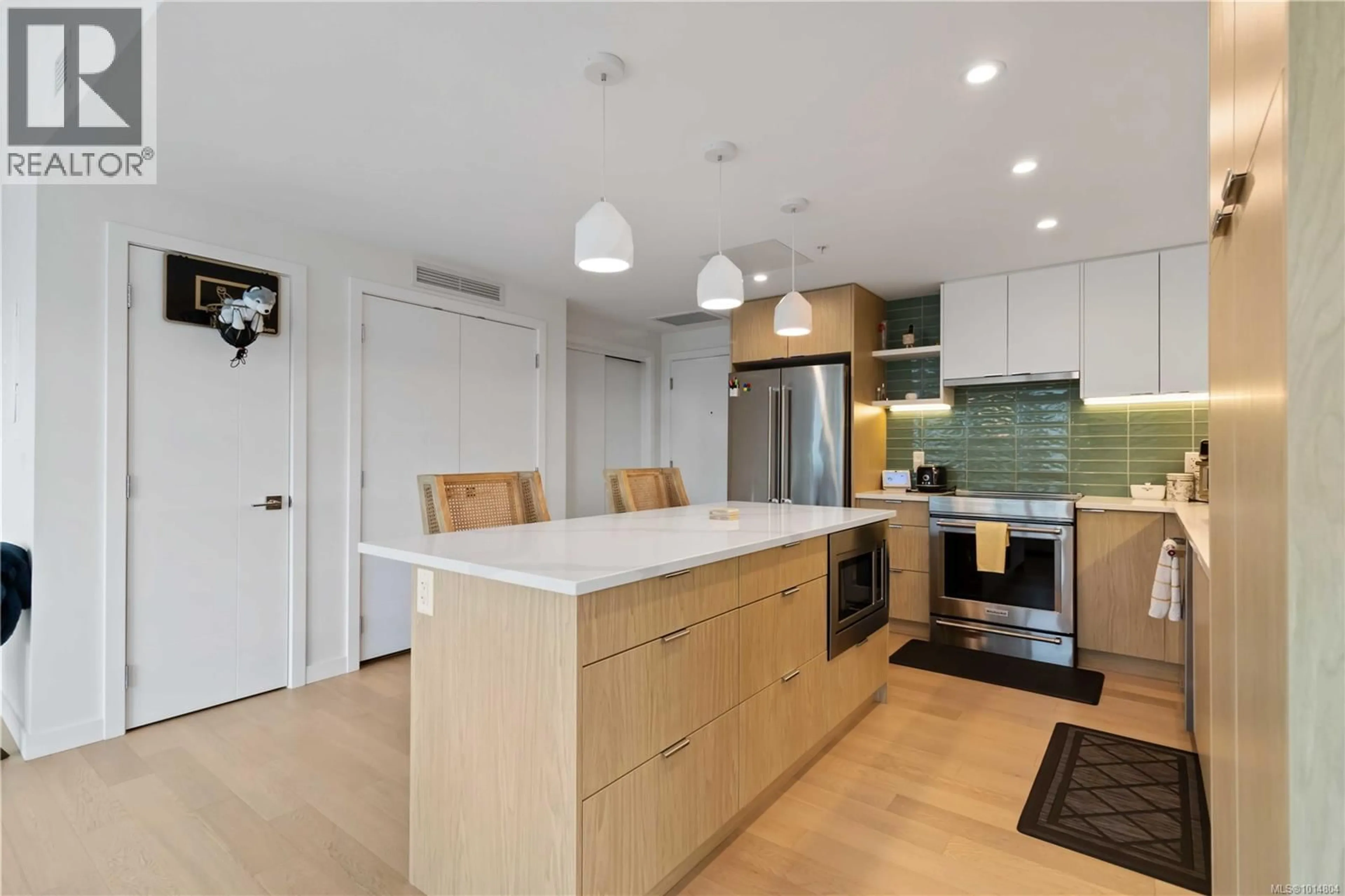 Contemporary kitchen, wood/laminate floor for 202 - 5122 CORDOVA BAY ROAD, Saanich British Columbia V8Y2K5