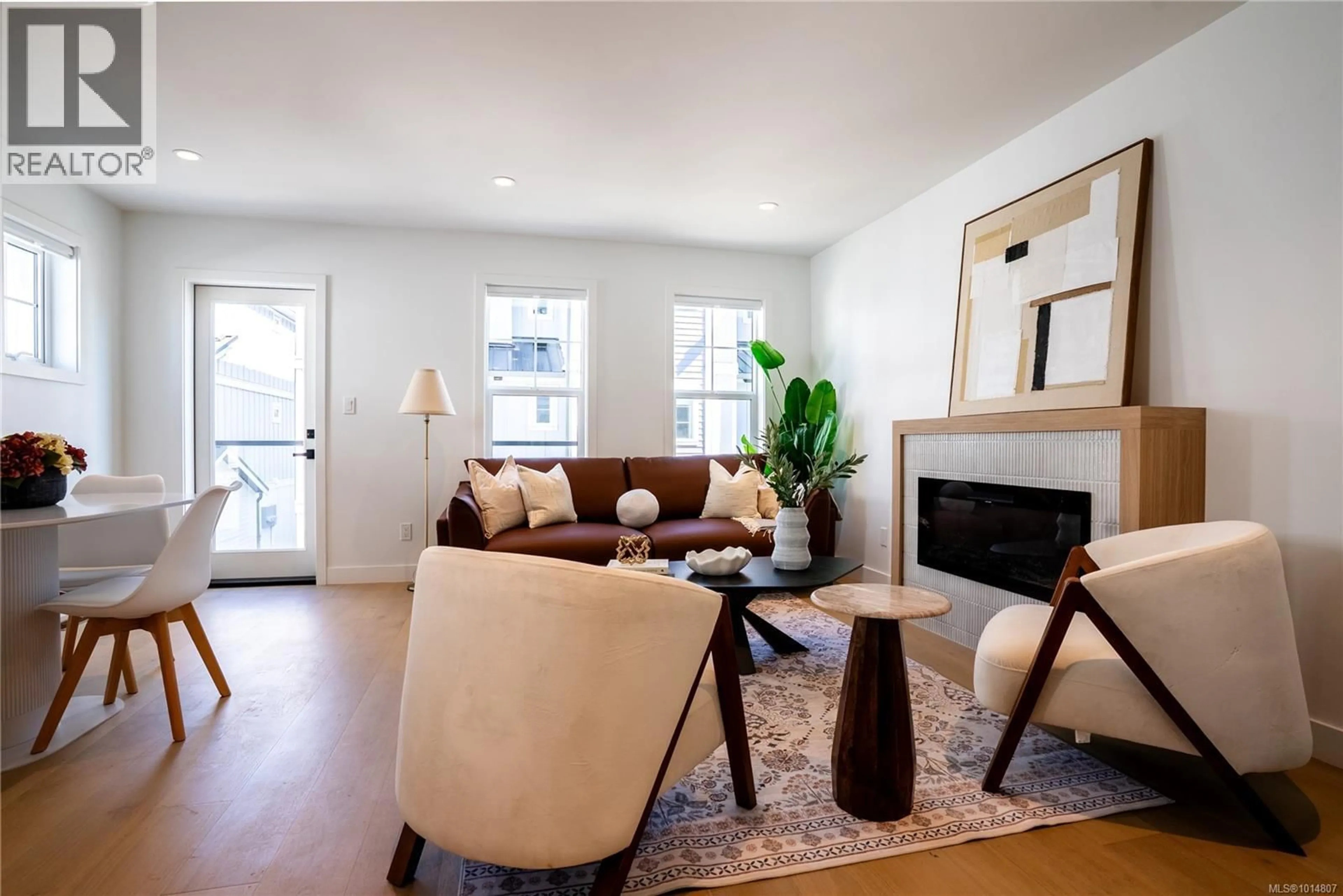 Living room with furniture, unknown for Unit 3 - 3907 CEDAR HILL ROAD, Saanich British Columbia V8P3Z8