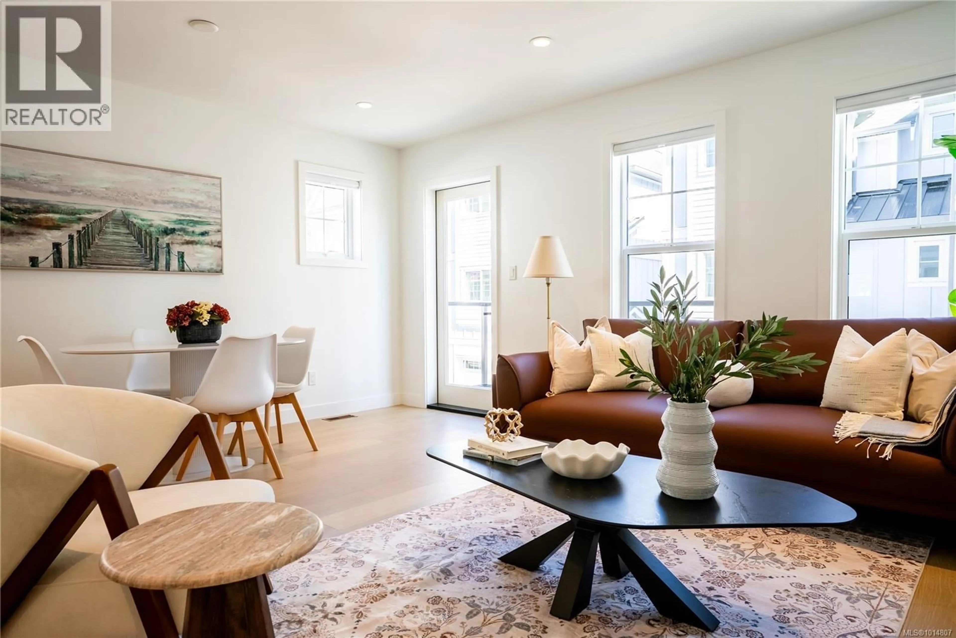Living room with furniture, unknown for Unit 3 - 3907 CEDAR HILL ROAD, Saanich British Columbia V8P3Z8
