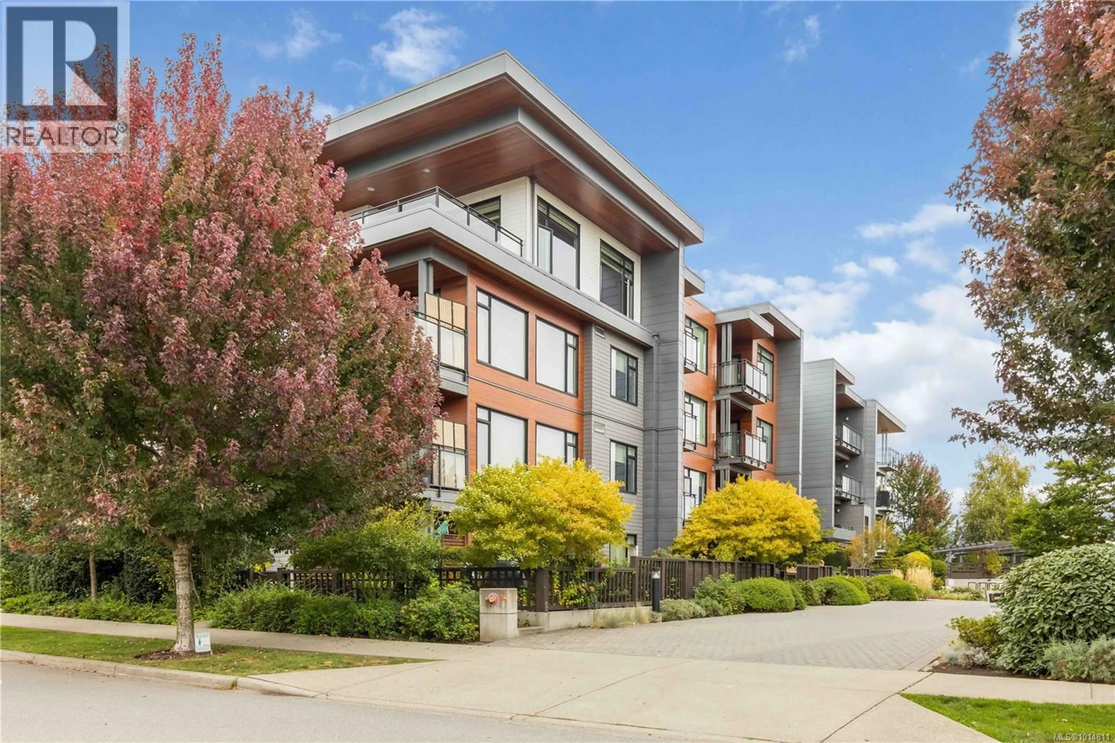 Patio, building for 309 - 3815 ROWLAND AVENUE, Saanich British Columbia V8Z5Z4