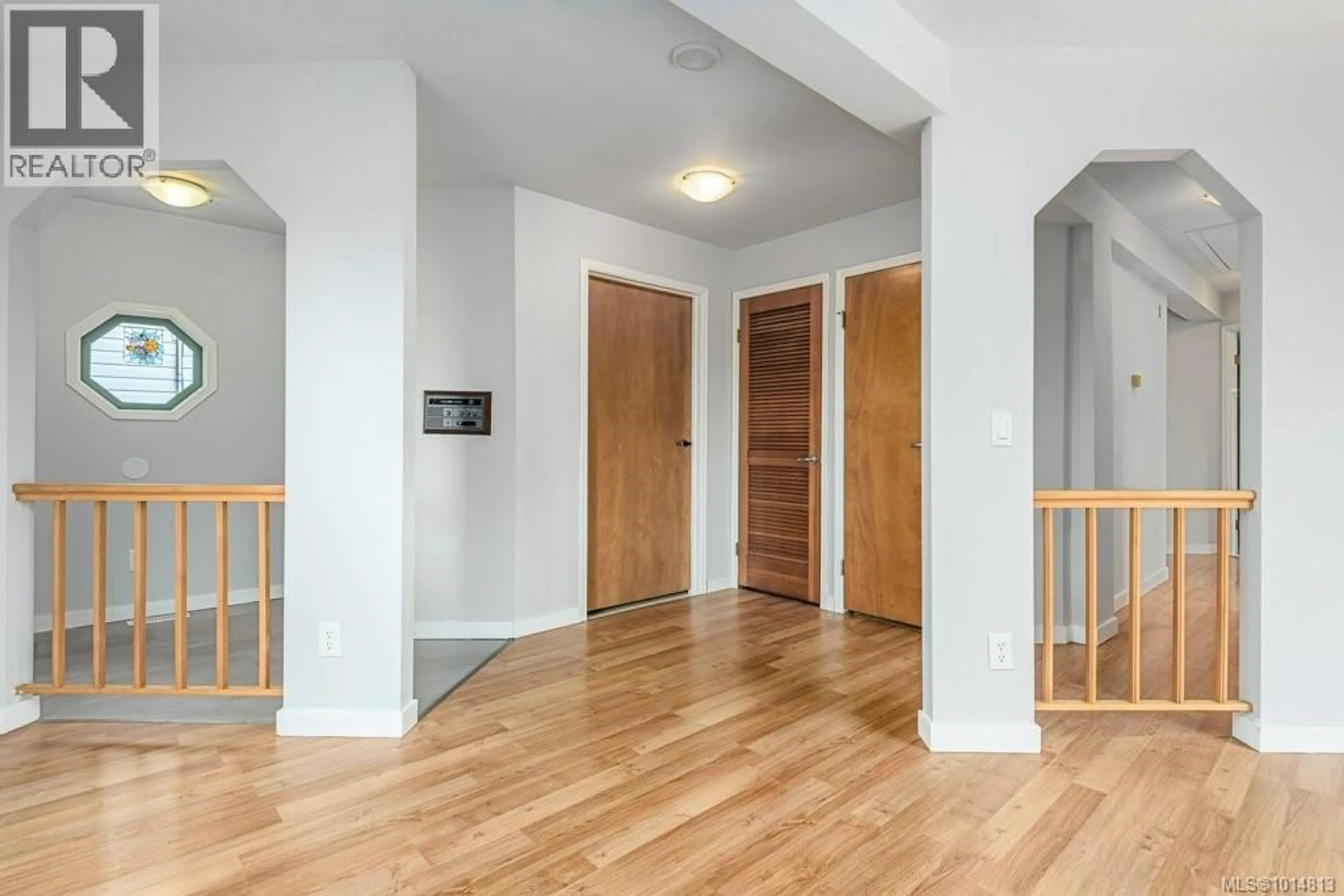 Indoor foyer for A & B - 792 12TH STREET, Courtenay British Columbia V9N1V4