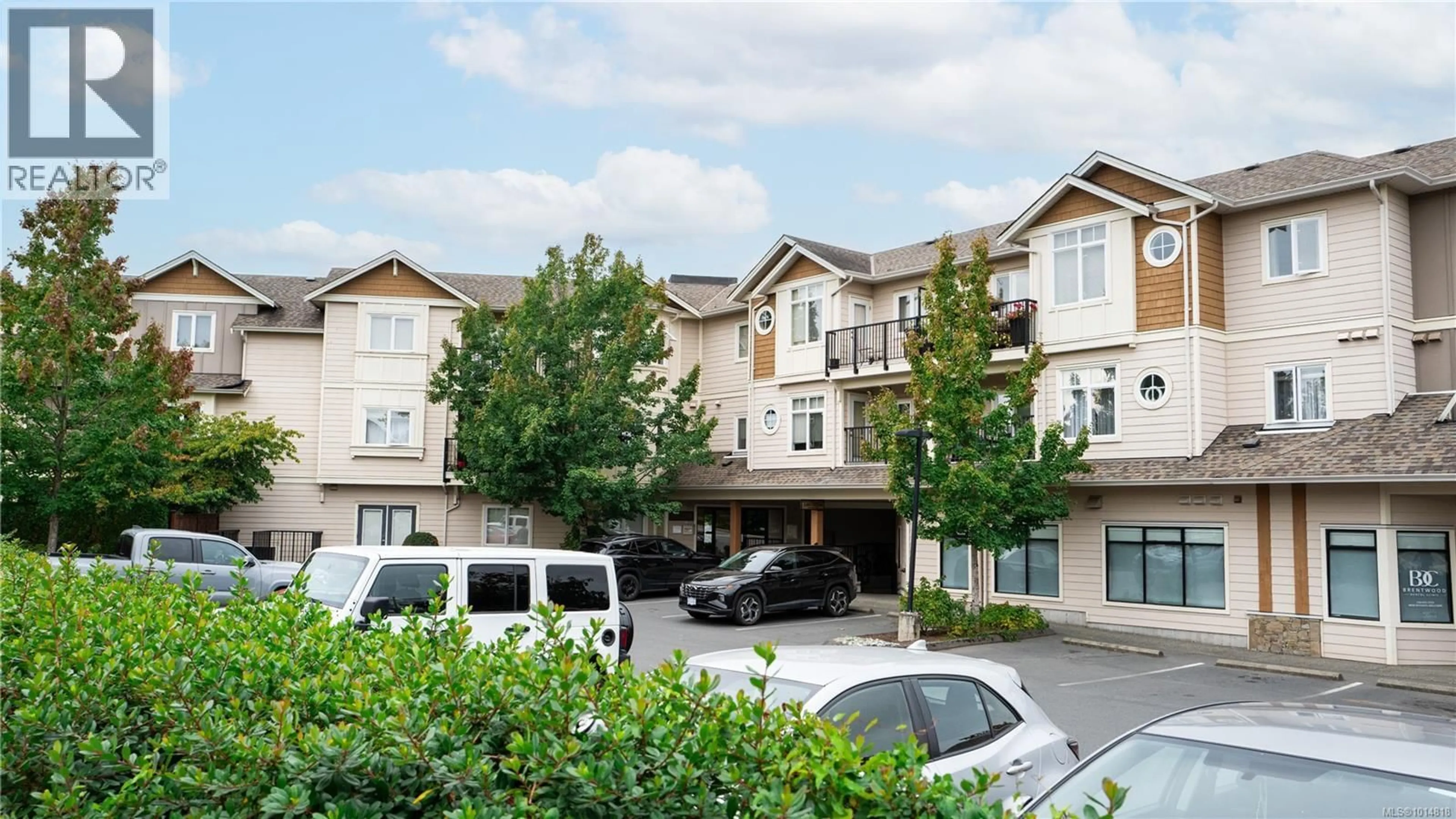 Patio, street for 207 - 7088 WEST SAANICH ROAD, Central Saanich British Columbia V8M1P9