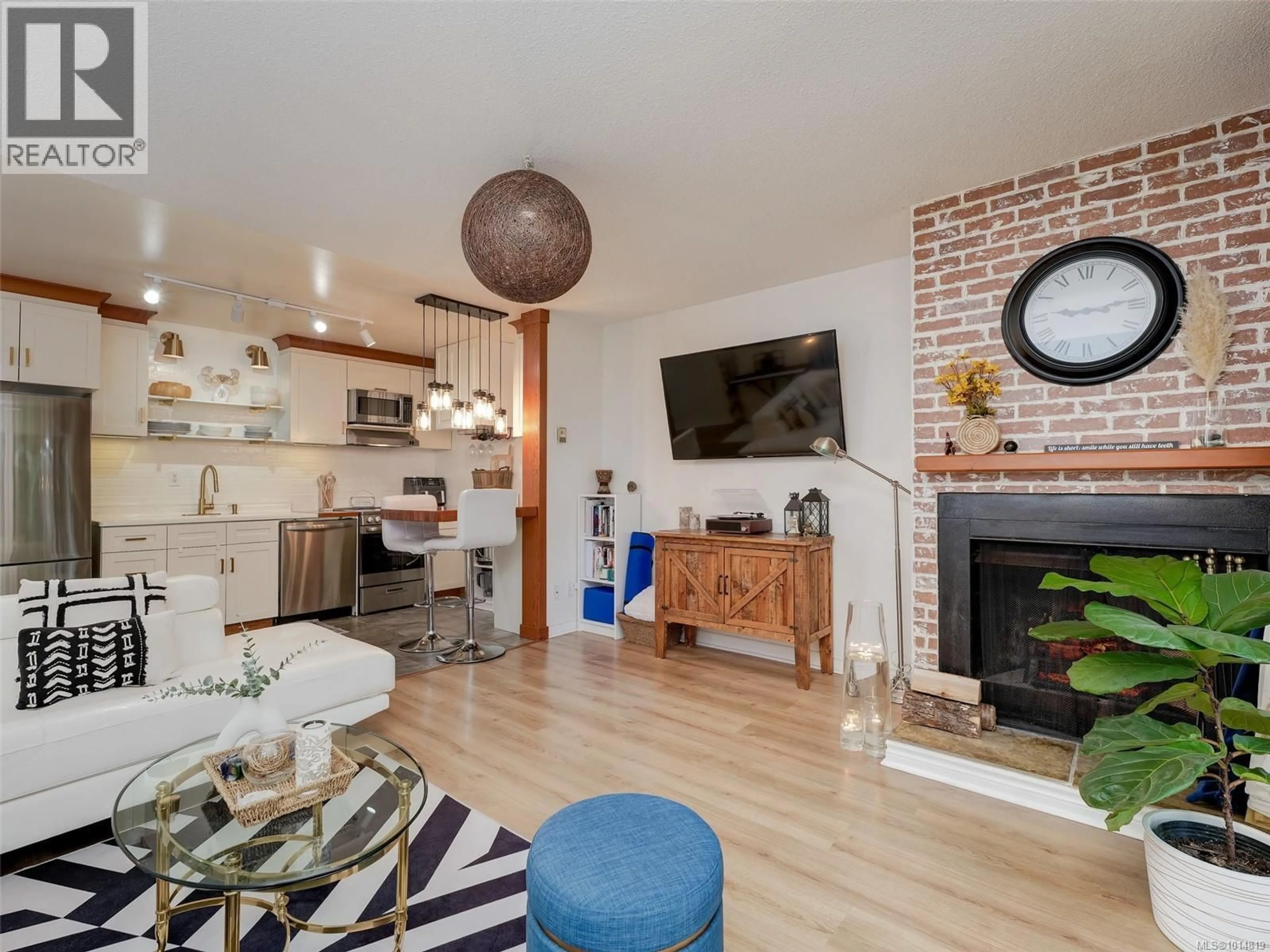 Living room with furniture, unknown for 2 - 1956 GLENIDLE ROAD, Sooke British Columbia V9Z0B2