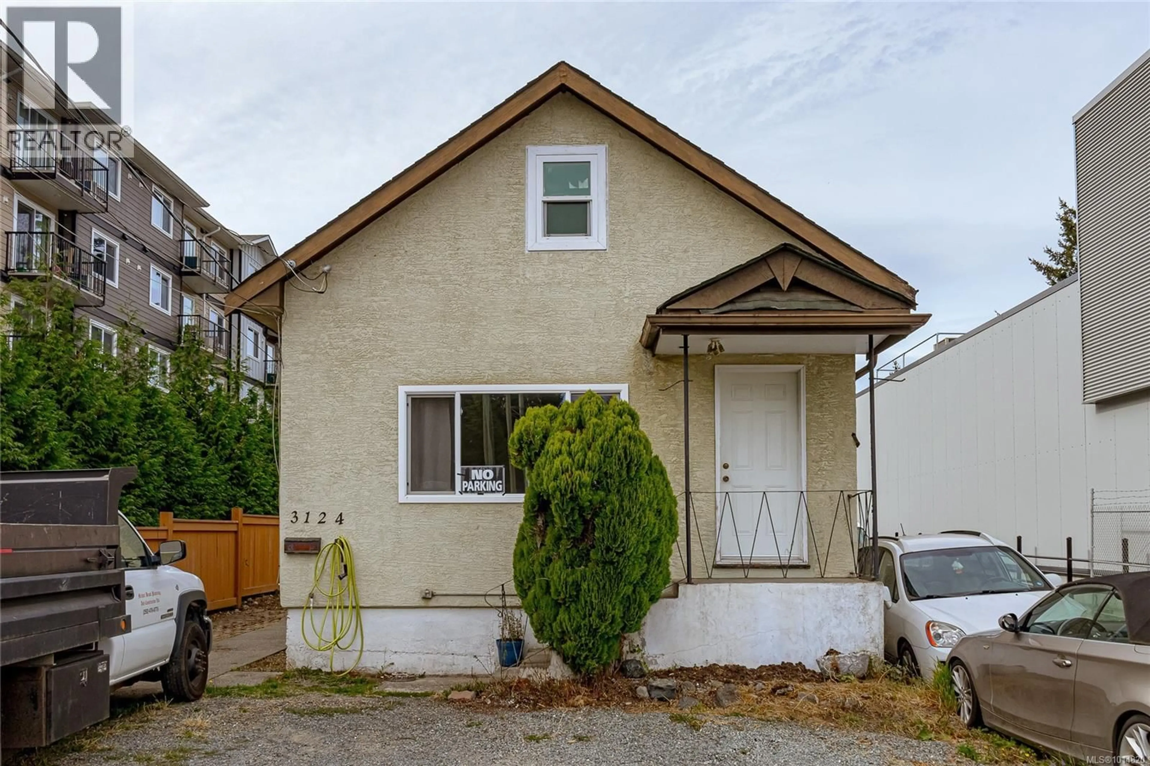Home with vinyl exterior material, street for 3124 JACKLIN ROAD, Langford British Columbia V9B3Y6
