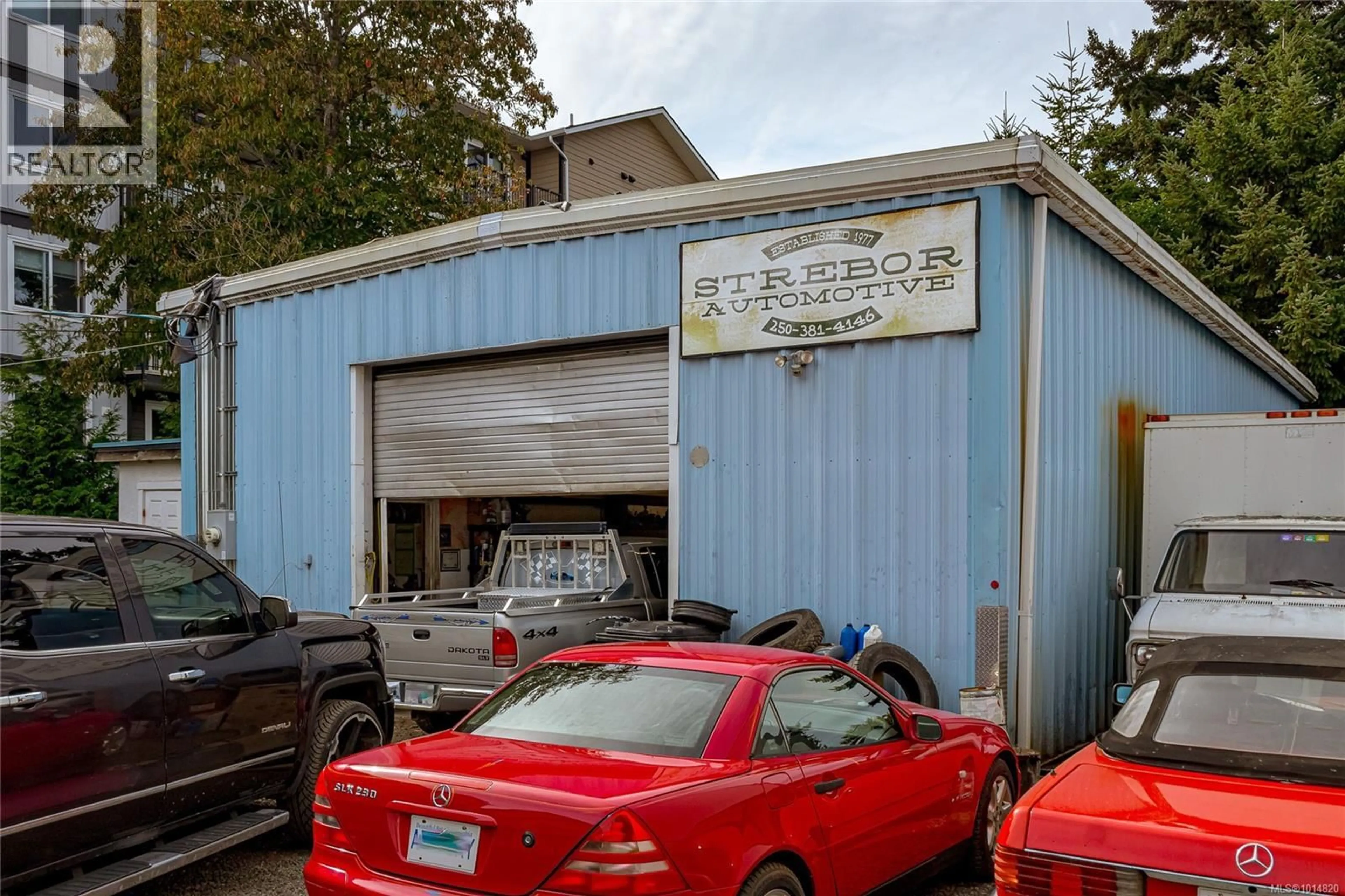 Indoor garage for 3124 JACKLIN ROAD, Langford British Columbia V9B3Y6