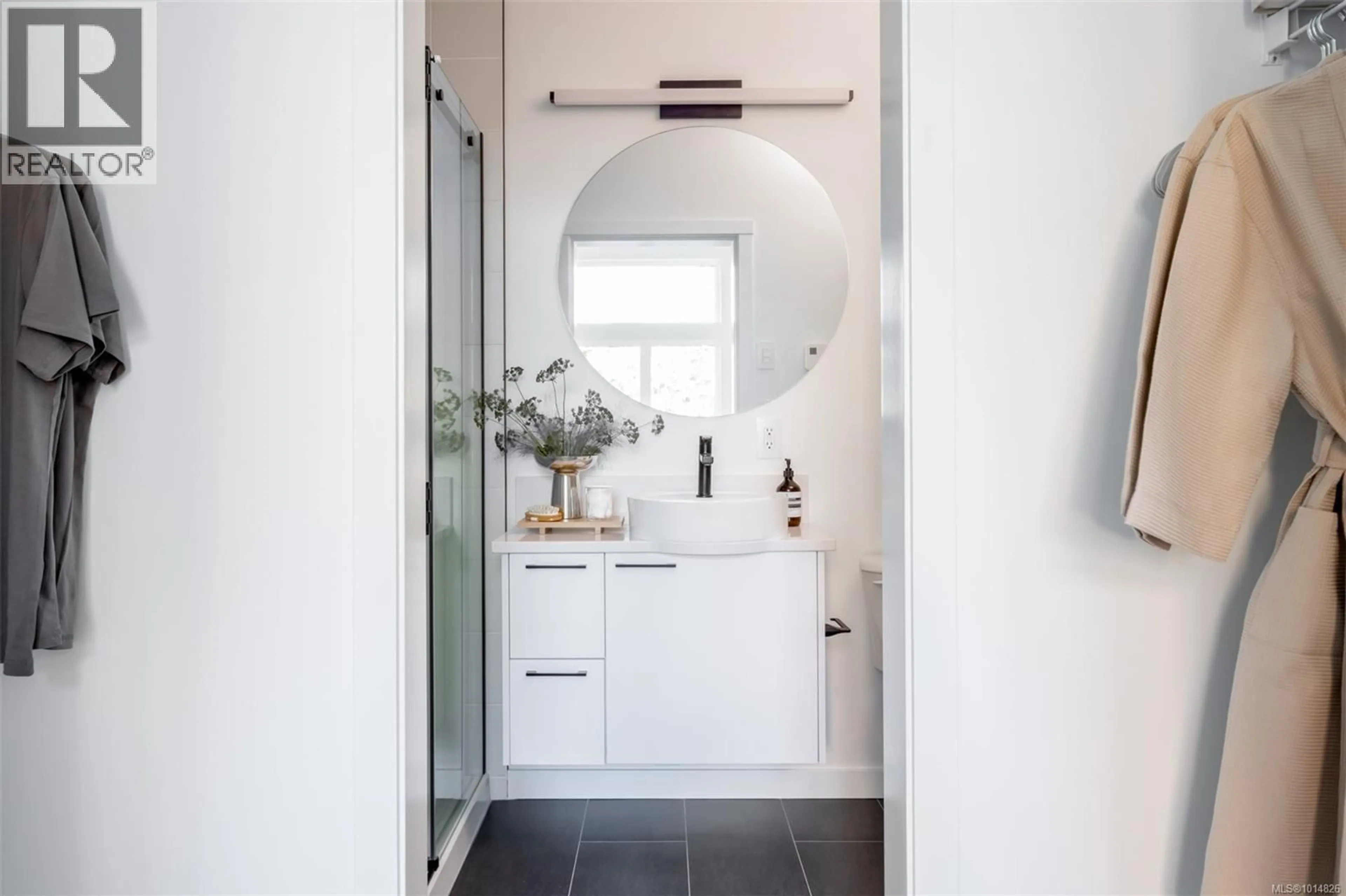 Contemporary bathroom, ceramic/tile floor for 201 - 1075 TILLICUM ROAD, Esquimalt British Columbia V9A2A4