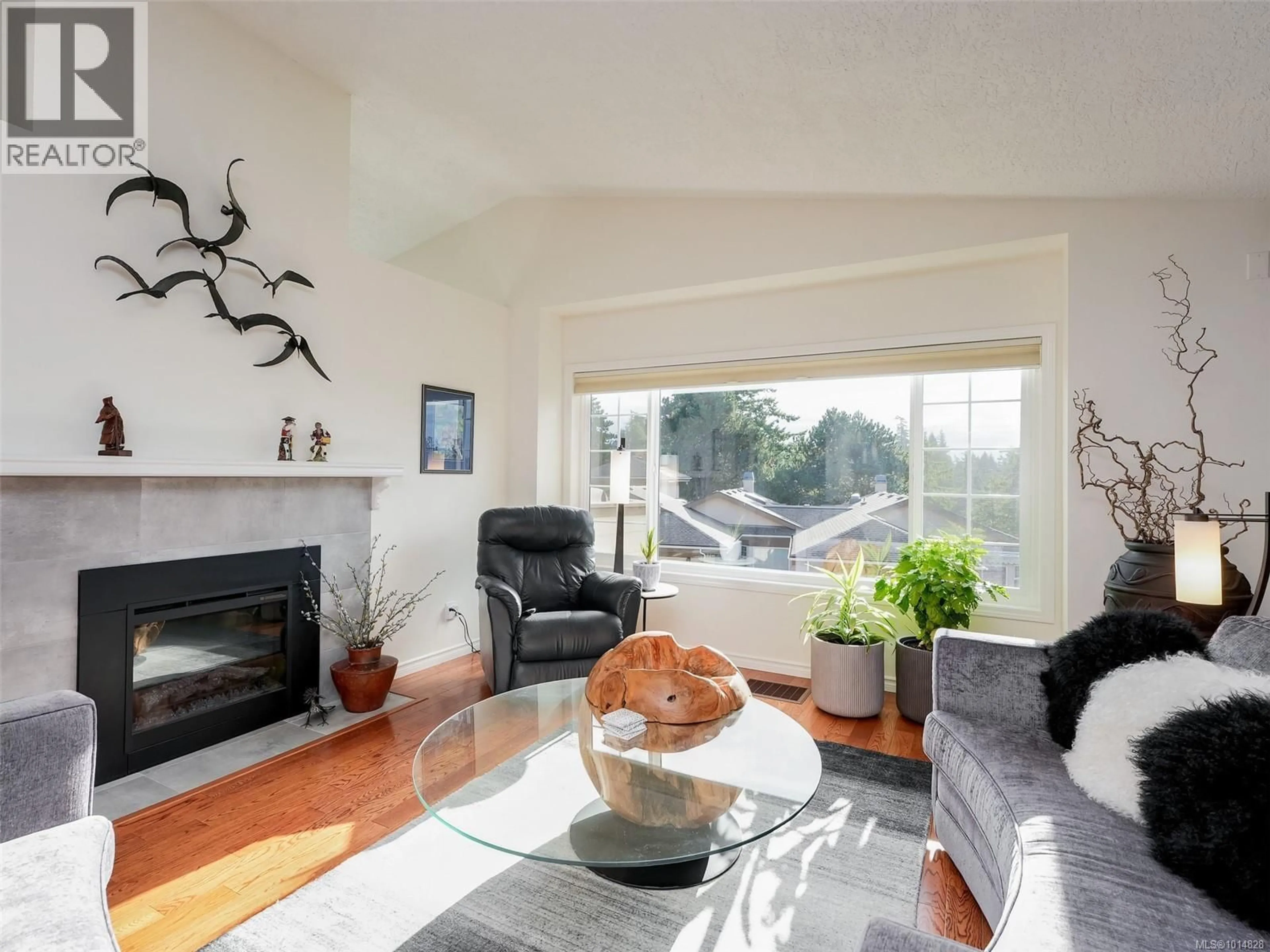 Living room with furniture, unknown for 30 - 901 KENTWOOD LANE, Saanich British Columbia V8Y2Y7