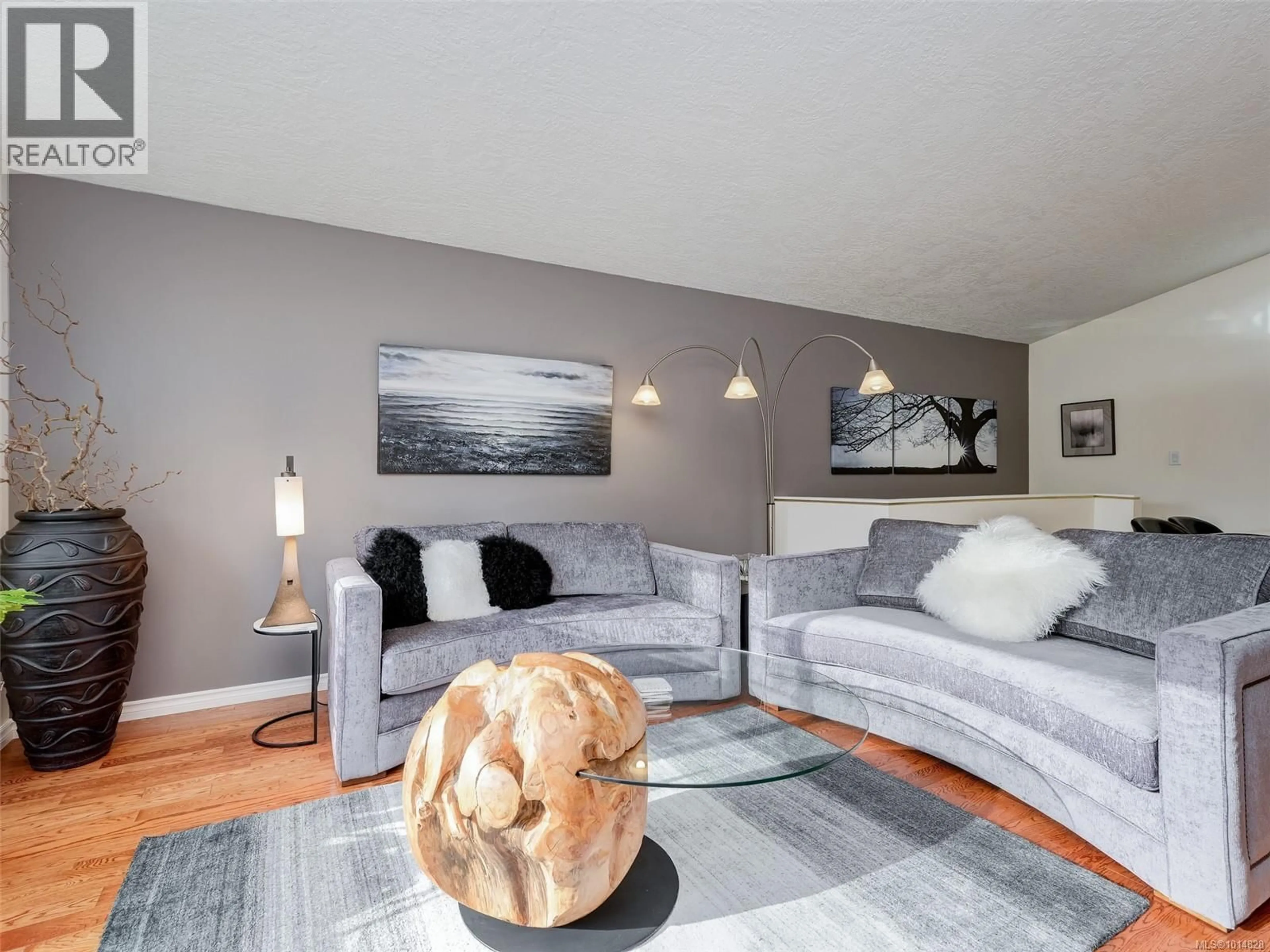 Living room with furniture, wood/laminate floor for 30 - 901 KENTWOOD LANE, Saanich British Columbia V8Y2Y7