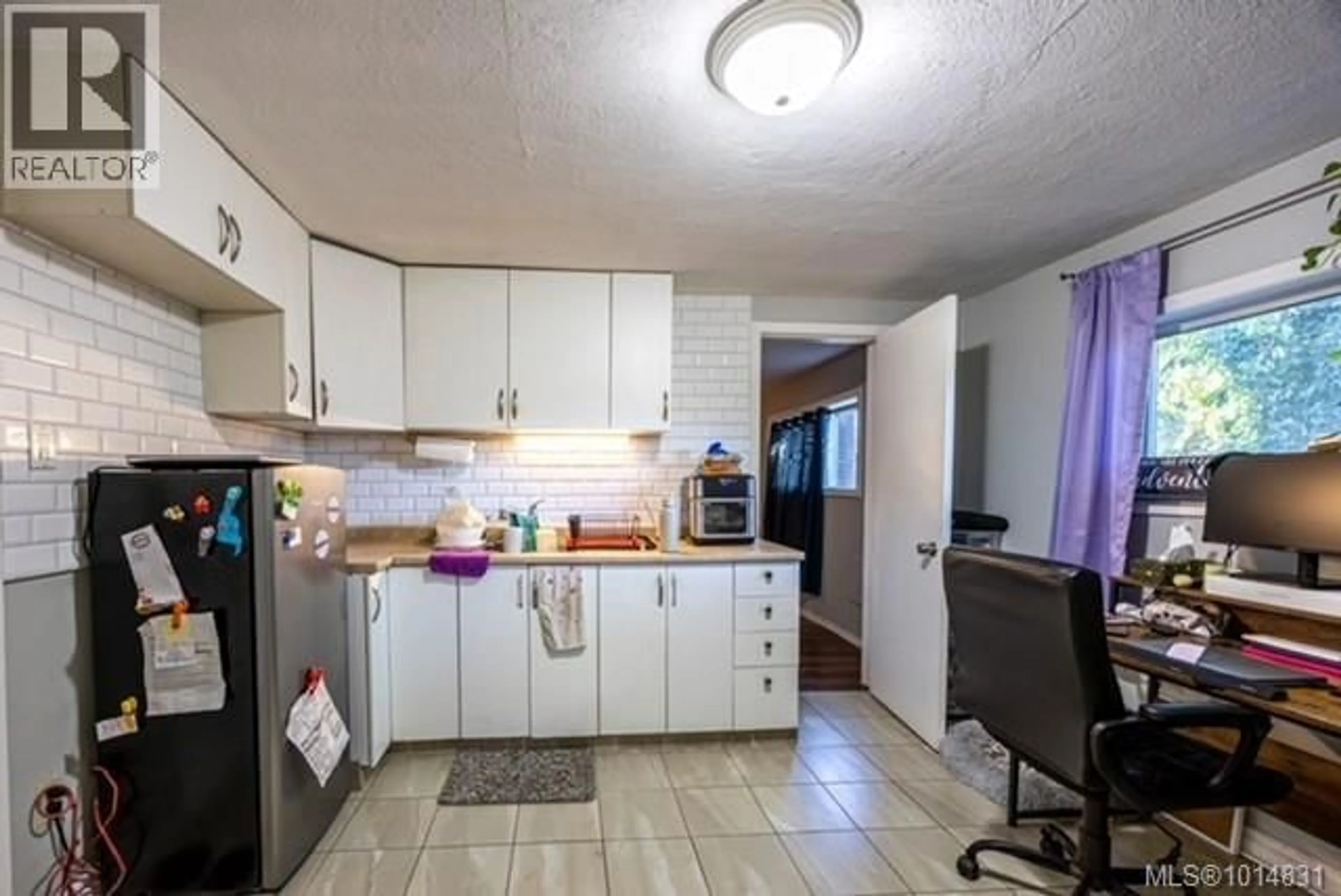 Standard kitchen, unknown for 1575 TOWNSITE ROAD, Nanaimo British Columbia V9S1M9