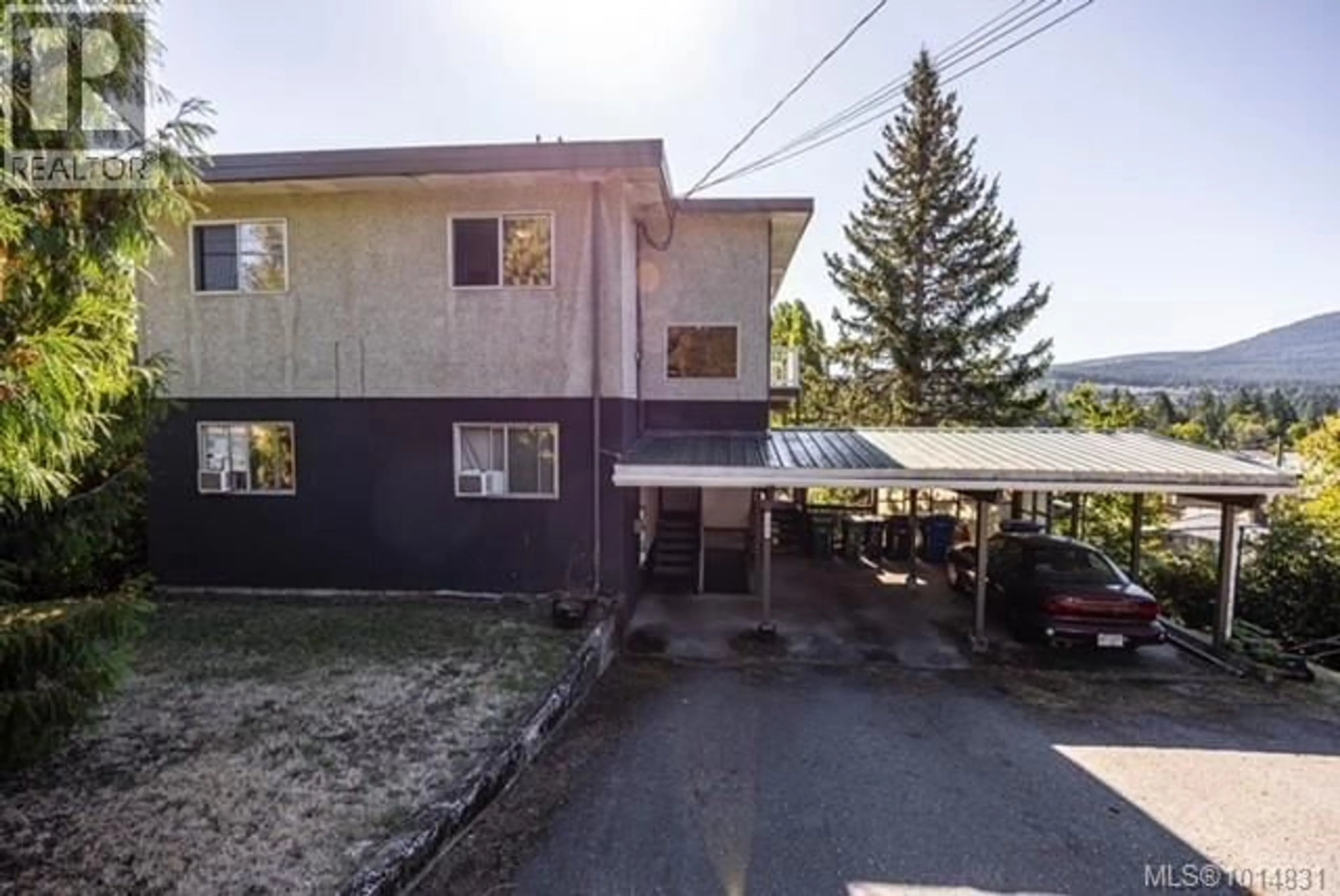 A pic from outside/outdoor area/front of a property/back of a property/a pic from drone, street for 1575 TOWNSITE ROAD, Nanaimo British Columbia V9S1M9