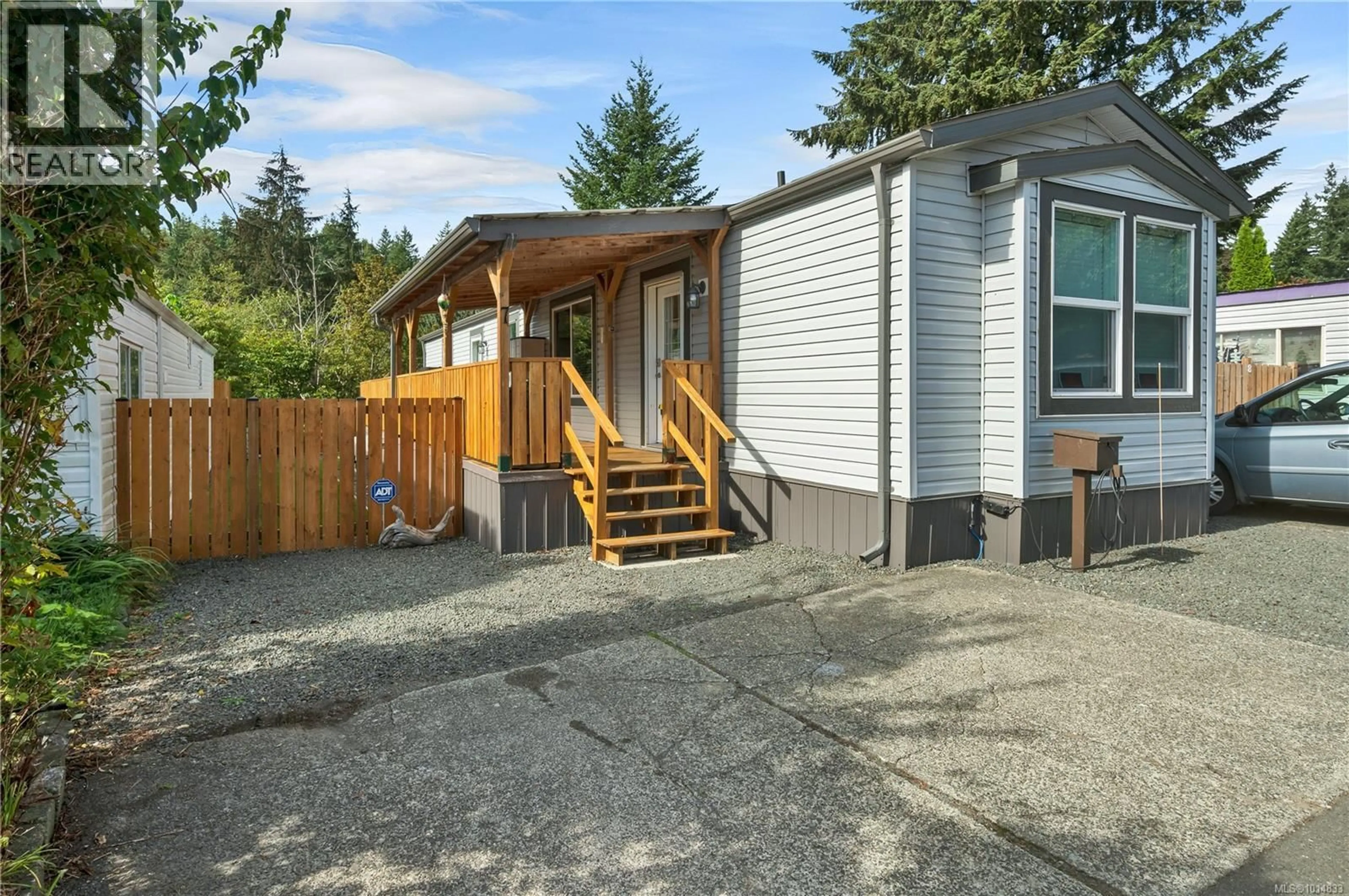 Home with vinyl exterior material, street for 7 - 2520 QUINSAM ROAD, Campbell River British Columbia V9W4N4