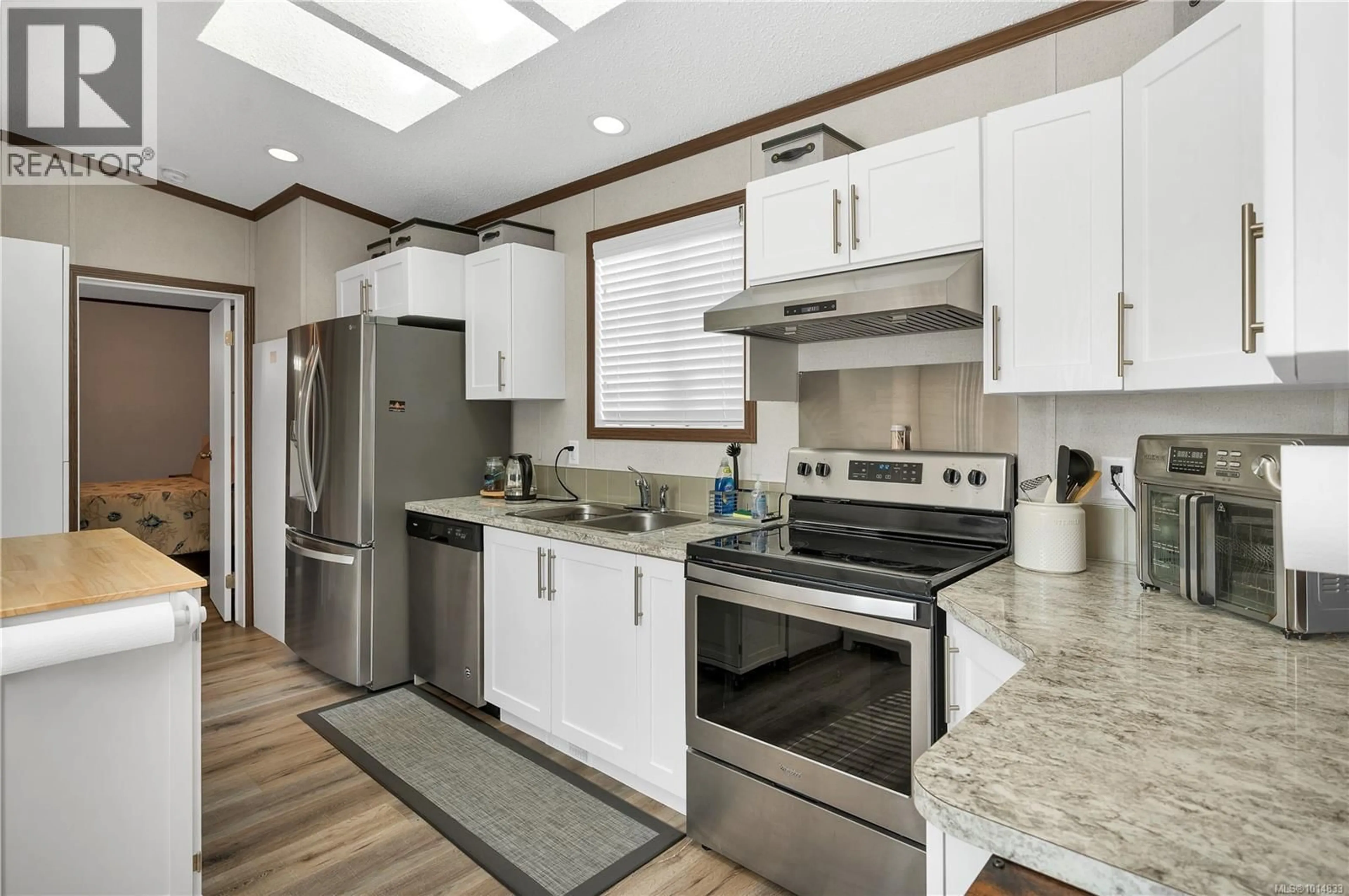 Open concept kitchen, ceramic/tile floor for 7 - 2520 QUINSAM ROAD, Campbell River British Columbia V9W4N4