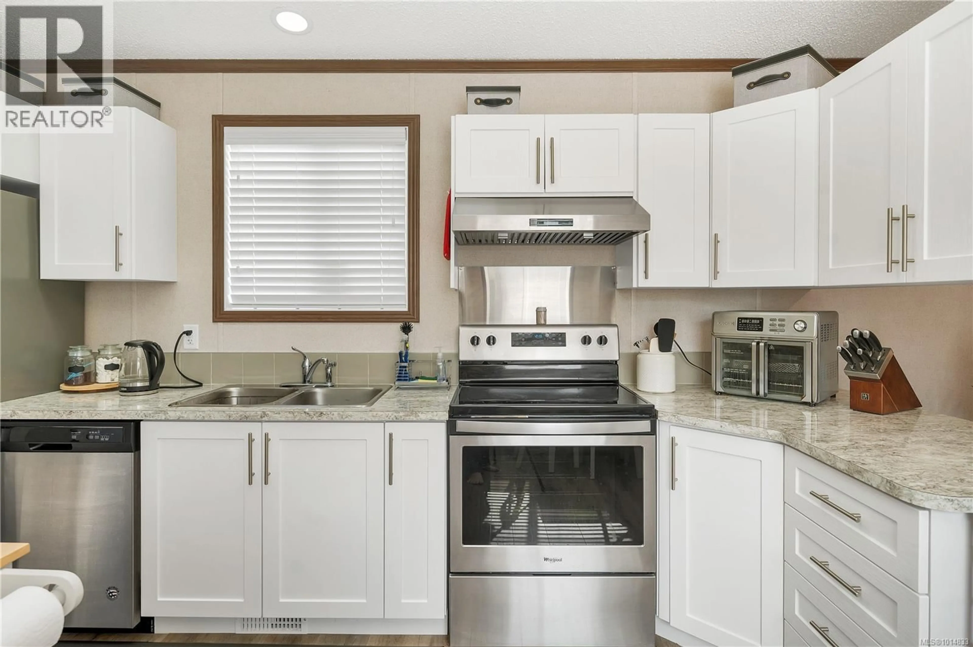 Open concept kitchen, ceramic/tile floor for 7 - 2520 QUINSAM ROAD, Campbell River British Columbia V9W4N4