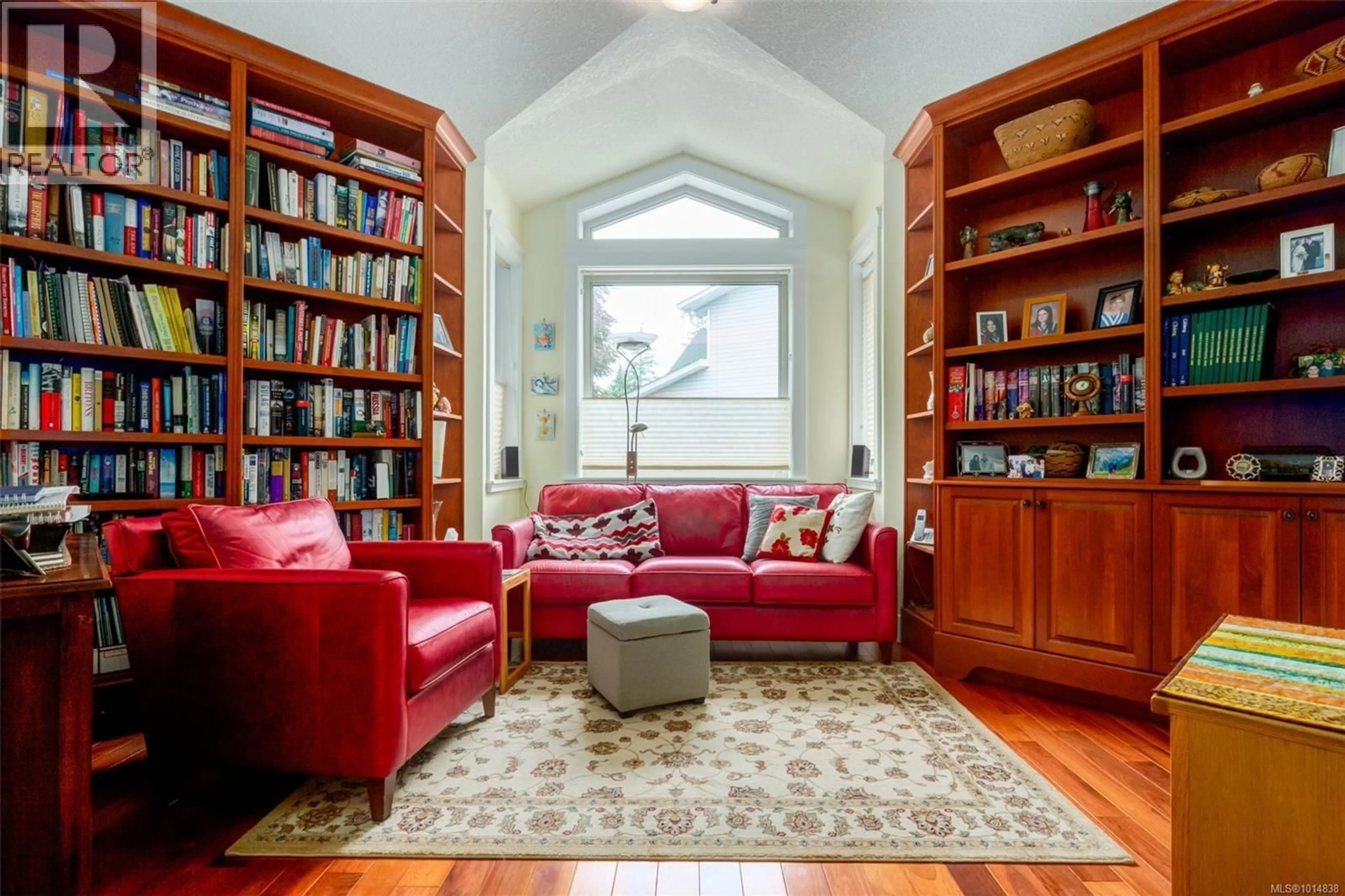 Living room with furniture, unknown for 4911 DENFORD PLACE, Nanaimo British Columbia V9V1R3