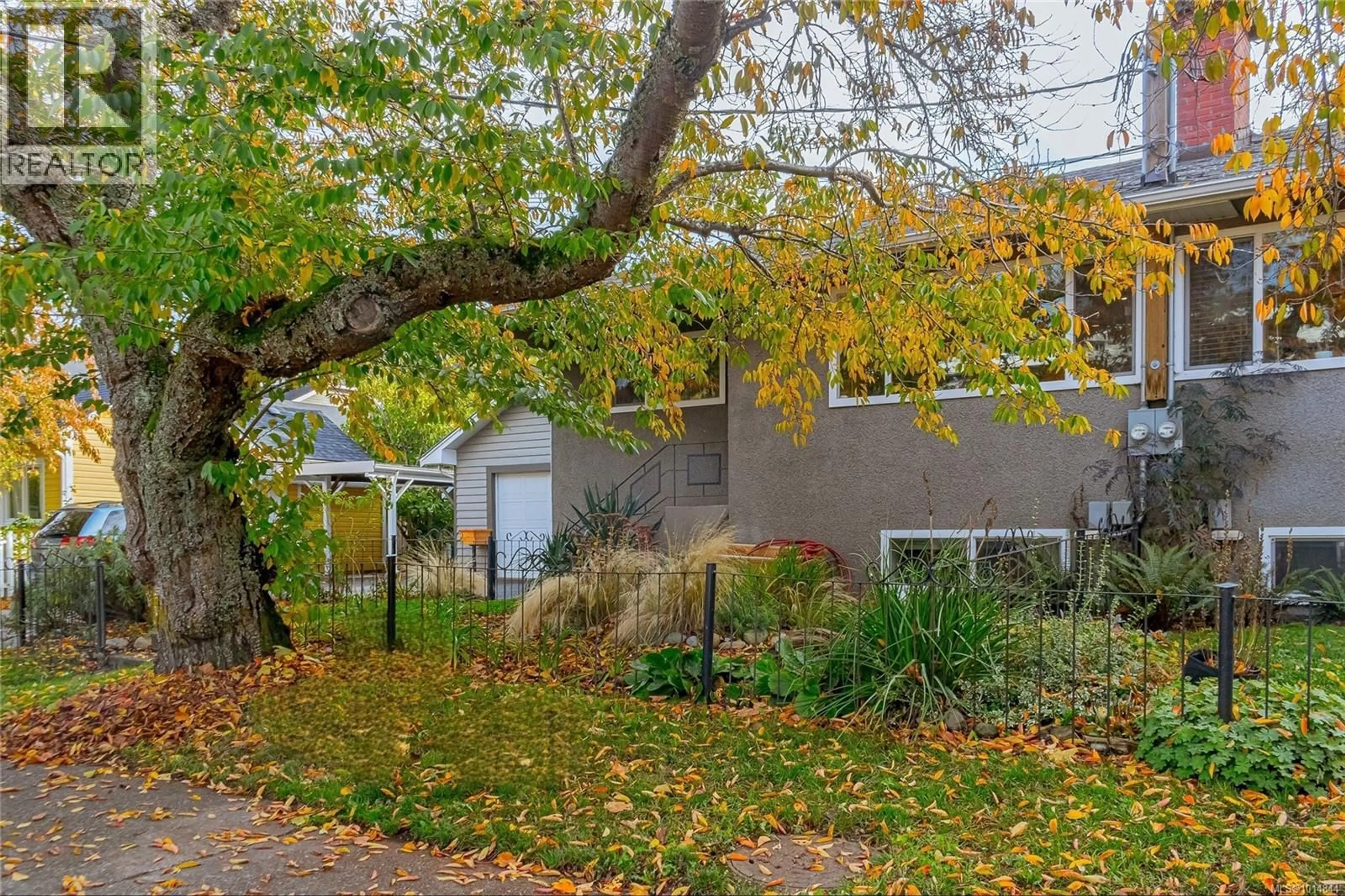 Patio, street for 1207 WALNUT STREET, Victoria British Columbia V8T1N3