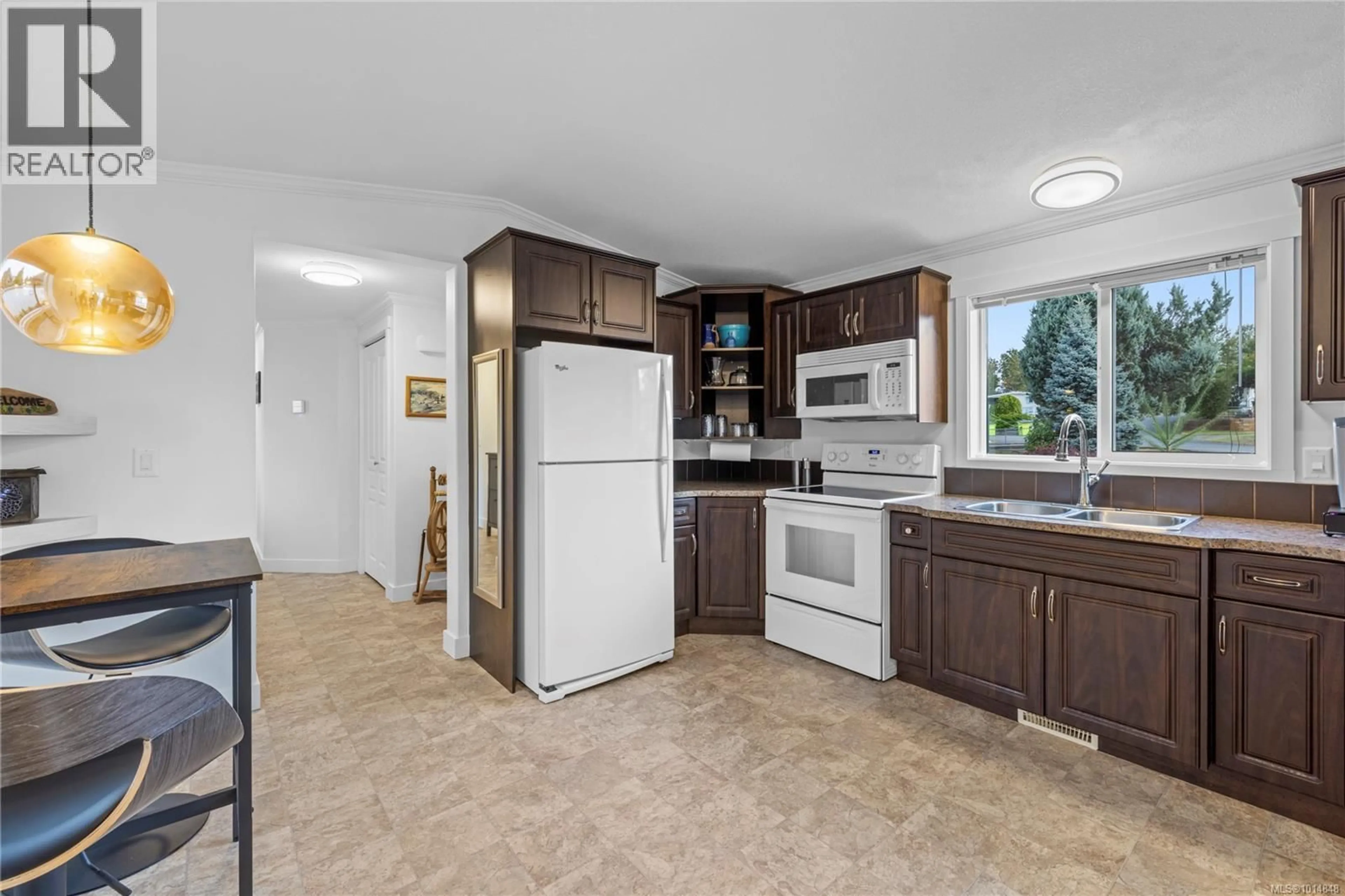 Standard kitchen, ceramic/tile floor for 23 - 80 FIFTH STREET, Nanaimo British Columbia V9R1N1