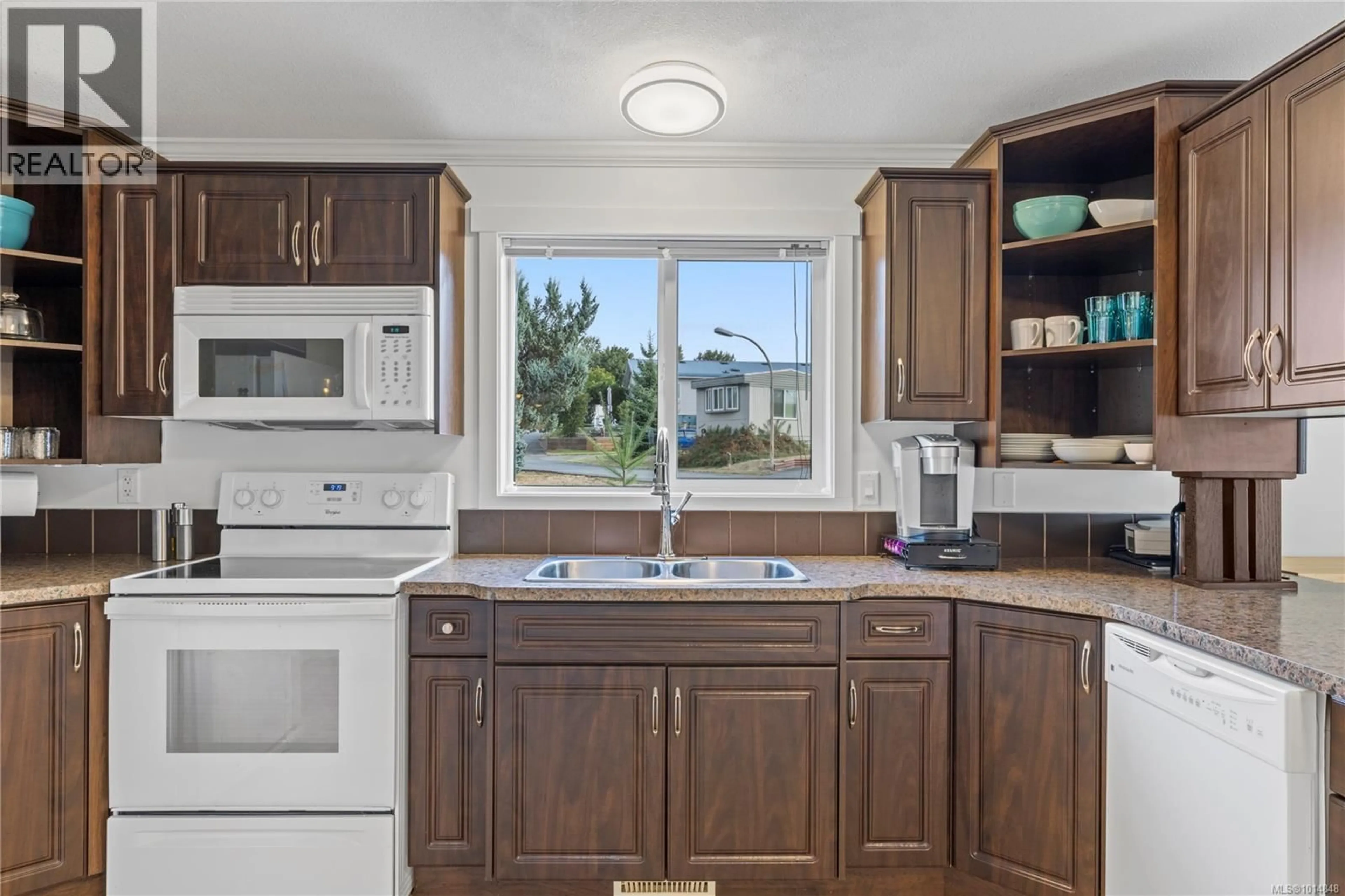 Standard kitchen, ceramic/tile floor for 23 - 80 FIFTH STREET, Nanaimo British Columbia V9R1N1