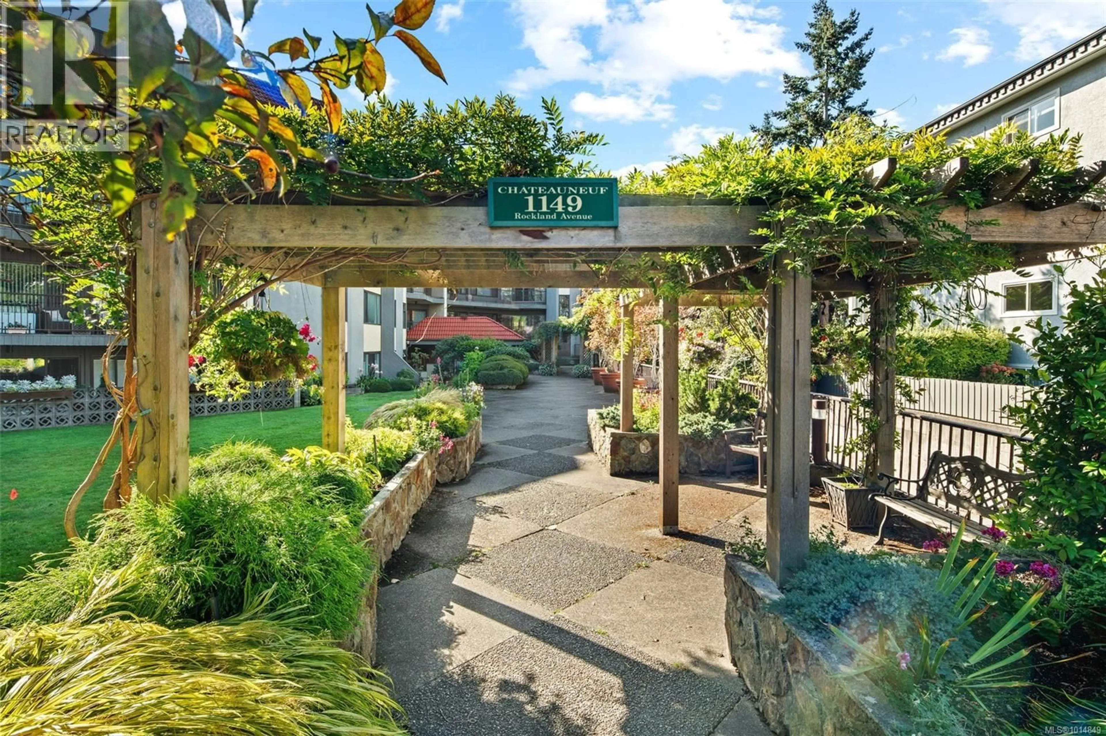 Patio, unknown for 108 - 1149 ROCKLAND AVENUE, Victoria British Columbia V8V4T5