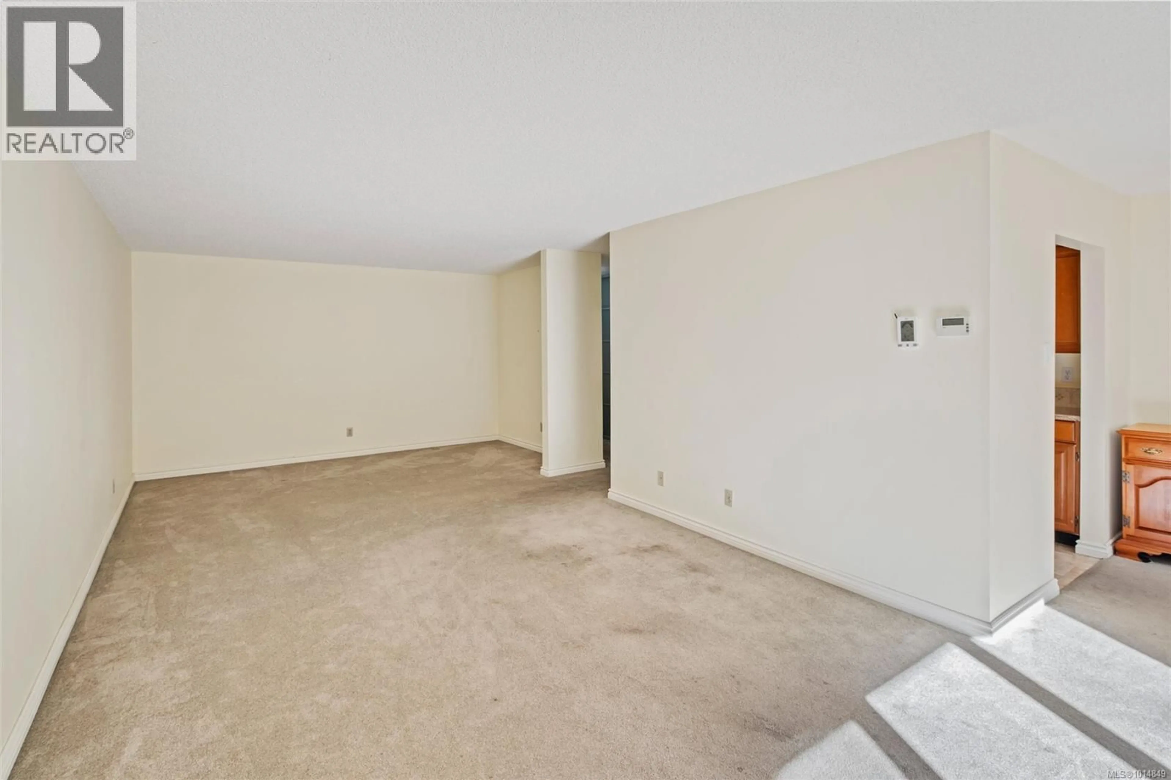 A pic of a room for 108 - 1149 ROCKLAND AVENUE, Victoria British Columbia V8V4T5
