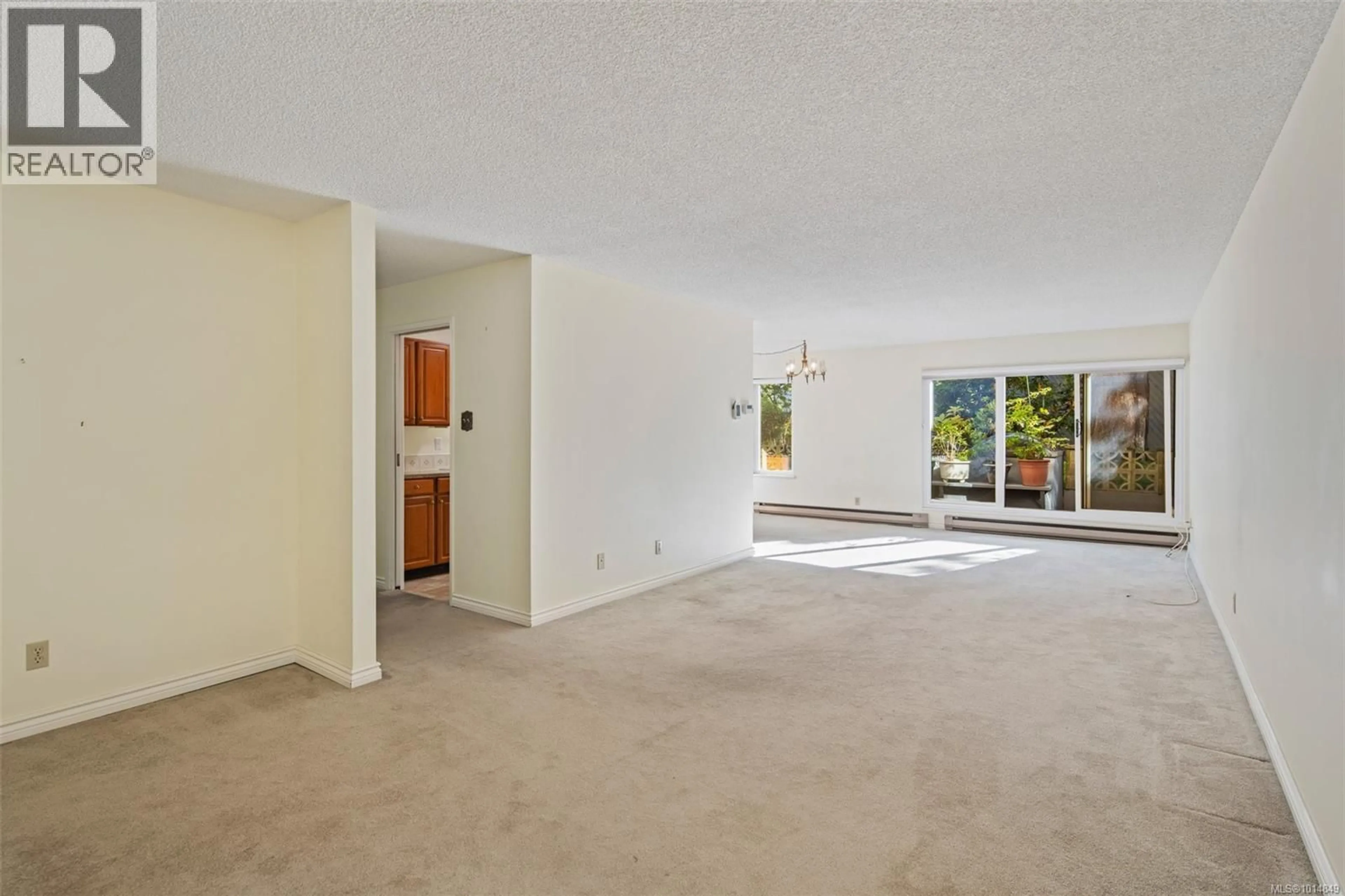 A pic of a room for 108 - 1149 ROCKLAND AVENUE, Victoria British Columbia V8V4T5