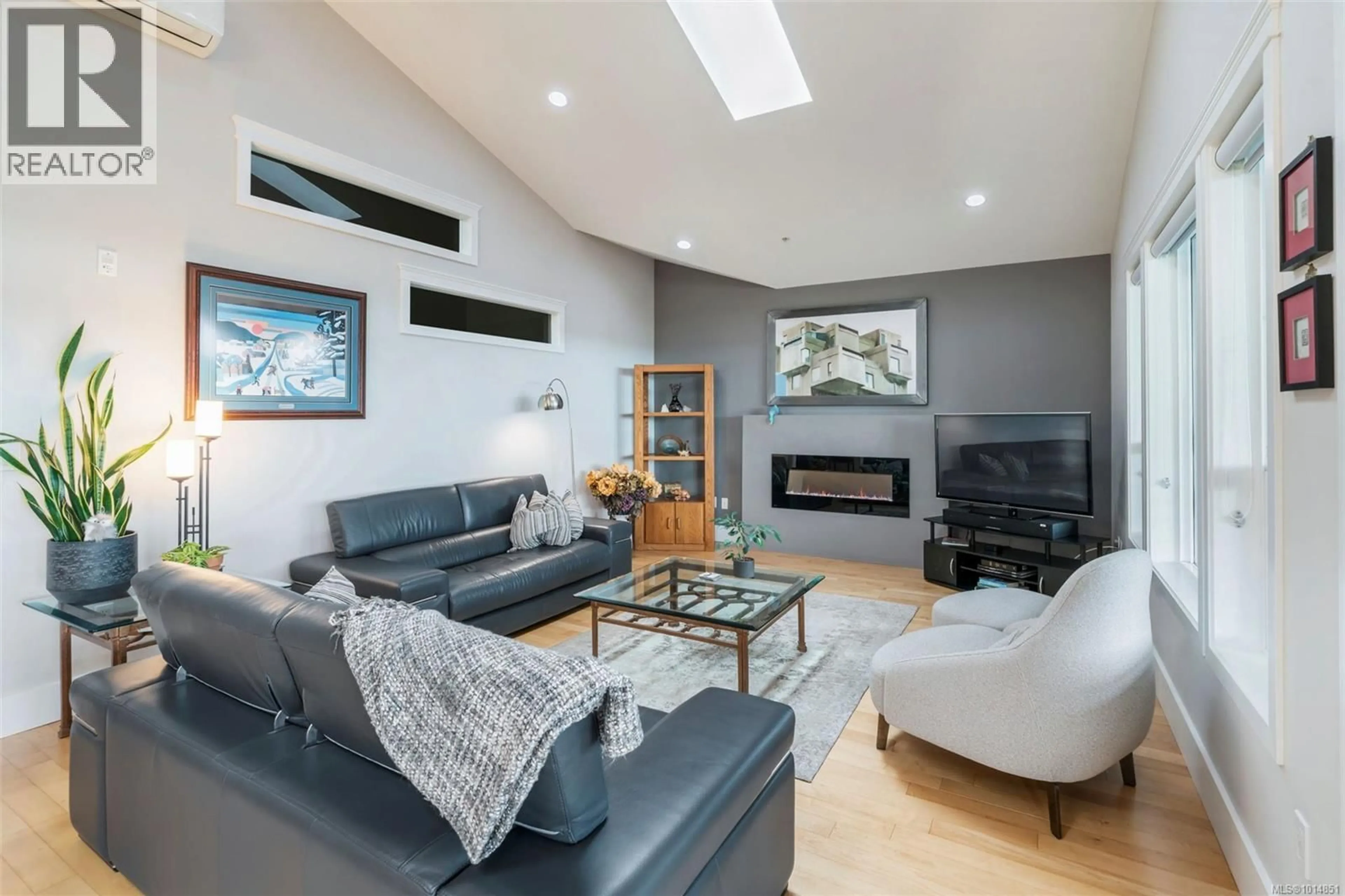 Living room with furniture, unknown for 202 - 679 TERMINAL AVENUE, Nanaimo British Columbia V9S4K1