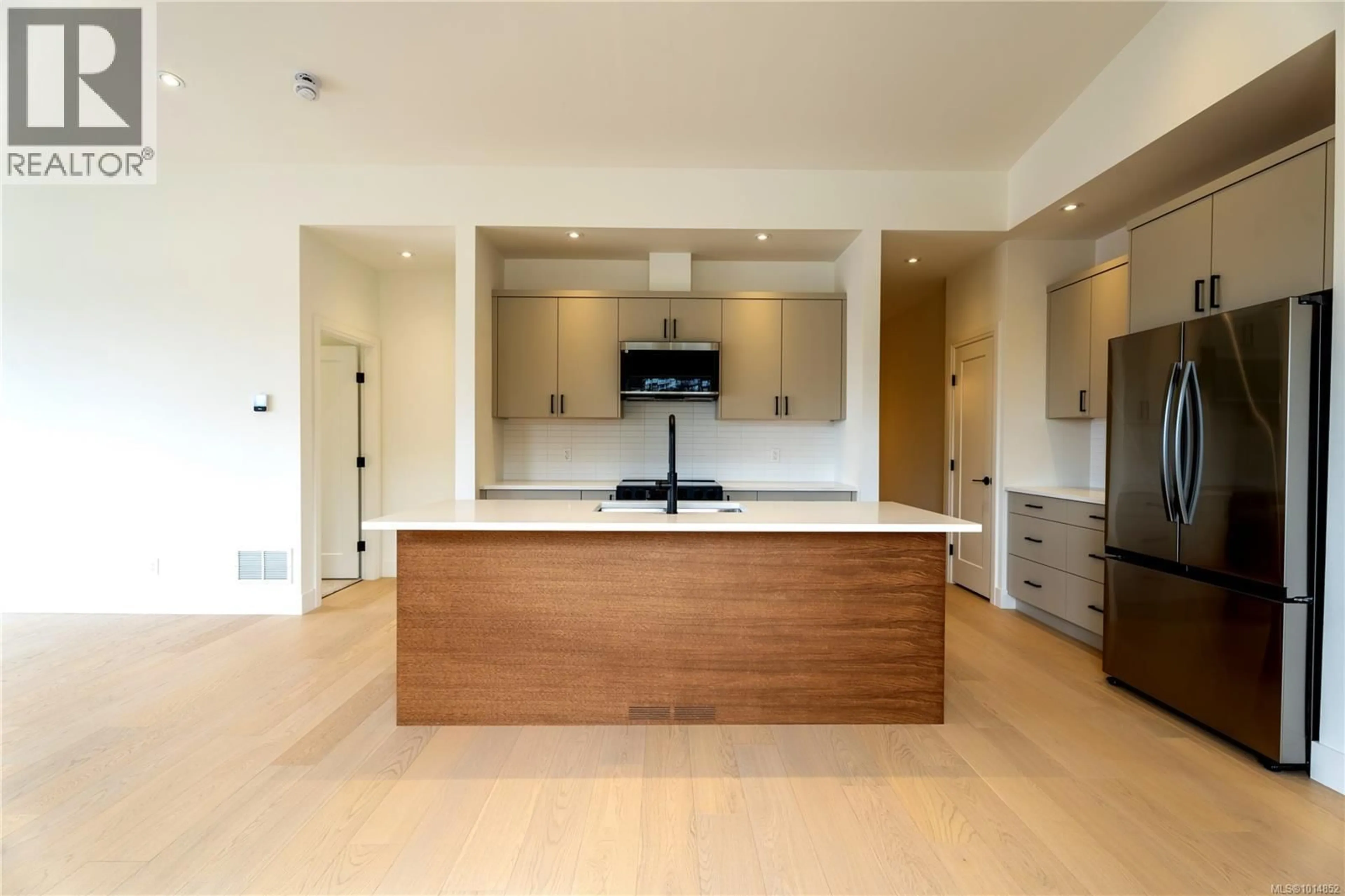 Open concept kitchen, wood/laminate floor for 117 - 3116 WOODRUSH DRIVE, Duncan British Columbia V9L0G1