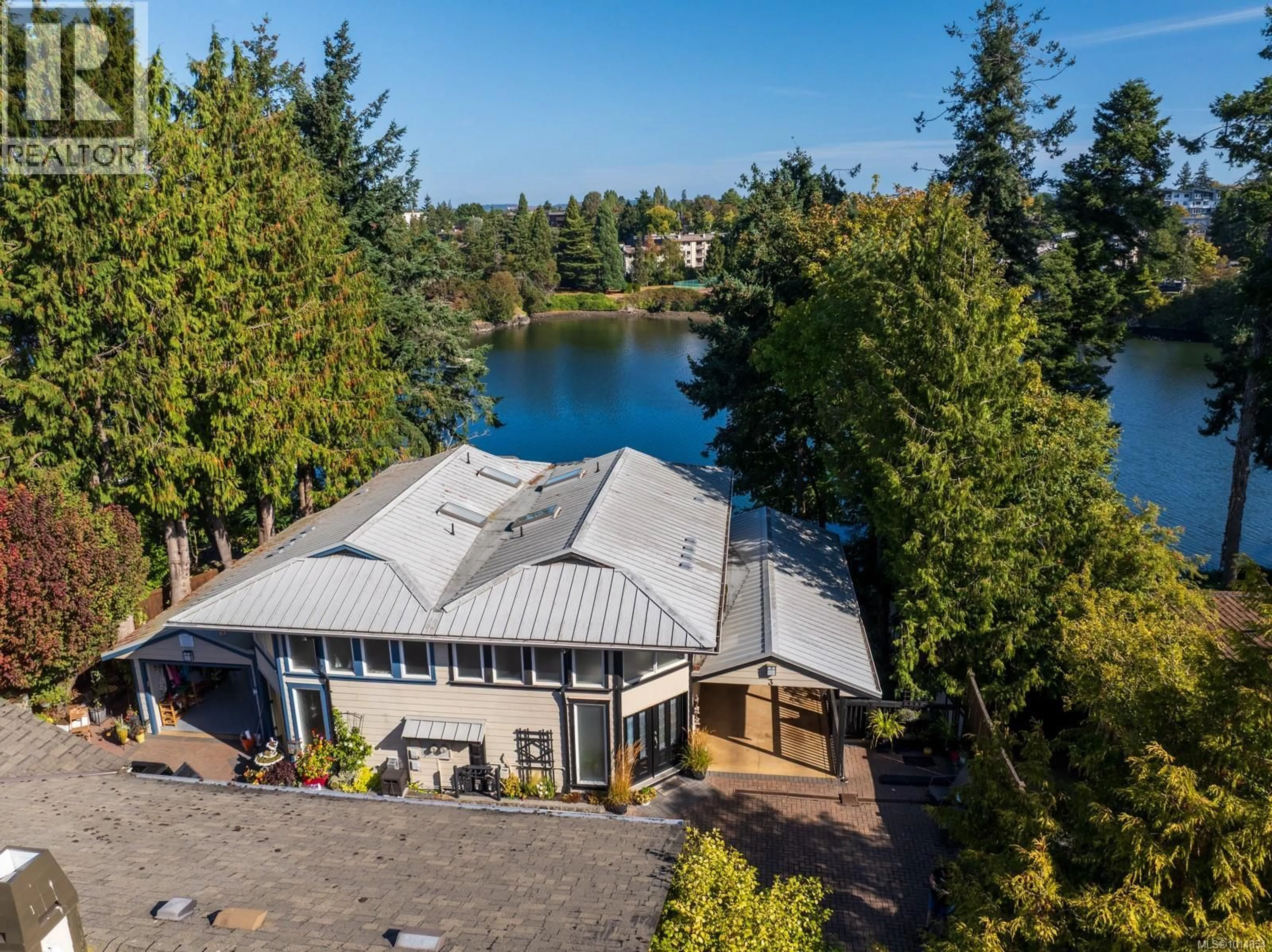 A pic from outside/outdoor area/front of a property/back of a property/a pic from drone, water/lake/river/ocean view for 3 - 1004 DECOSTA PLACE, Esquimalt British Columbia V9A6Y3
