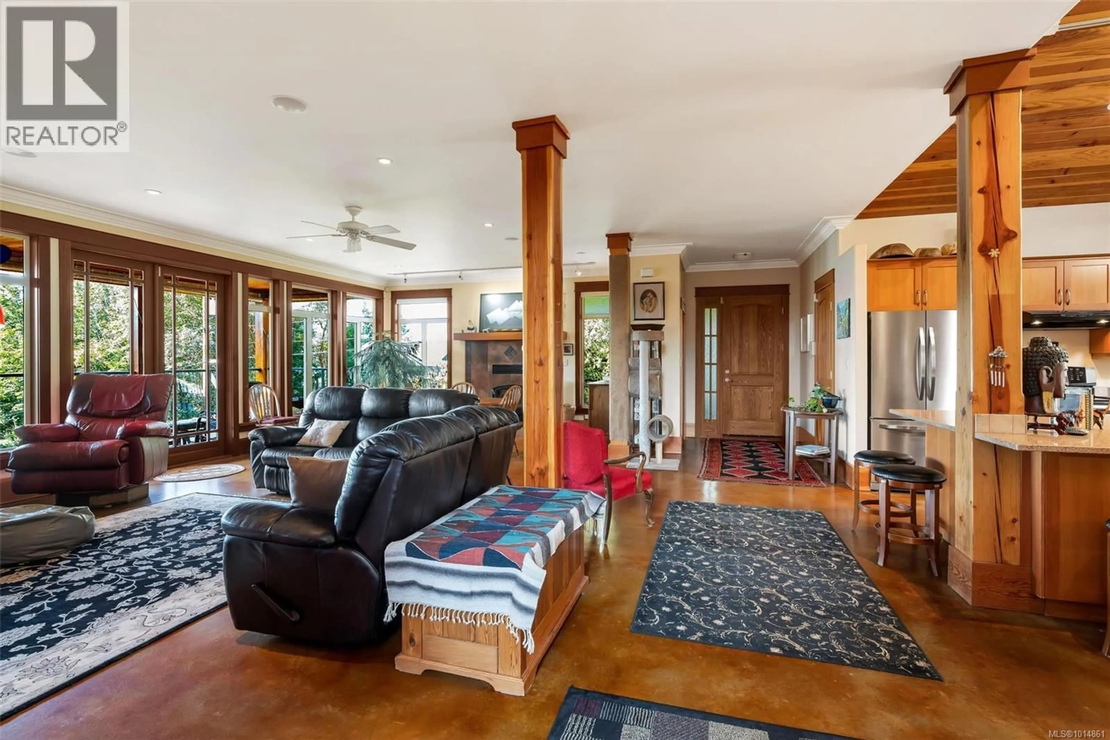 Indoor foyer for 1870 MUNSIE ROAD, Shawnigan Lake British Columbia V8H2A8