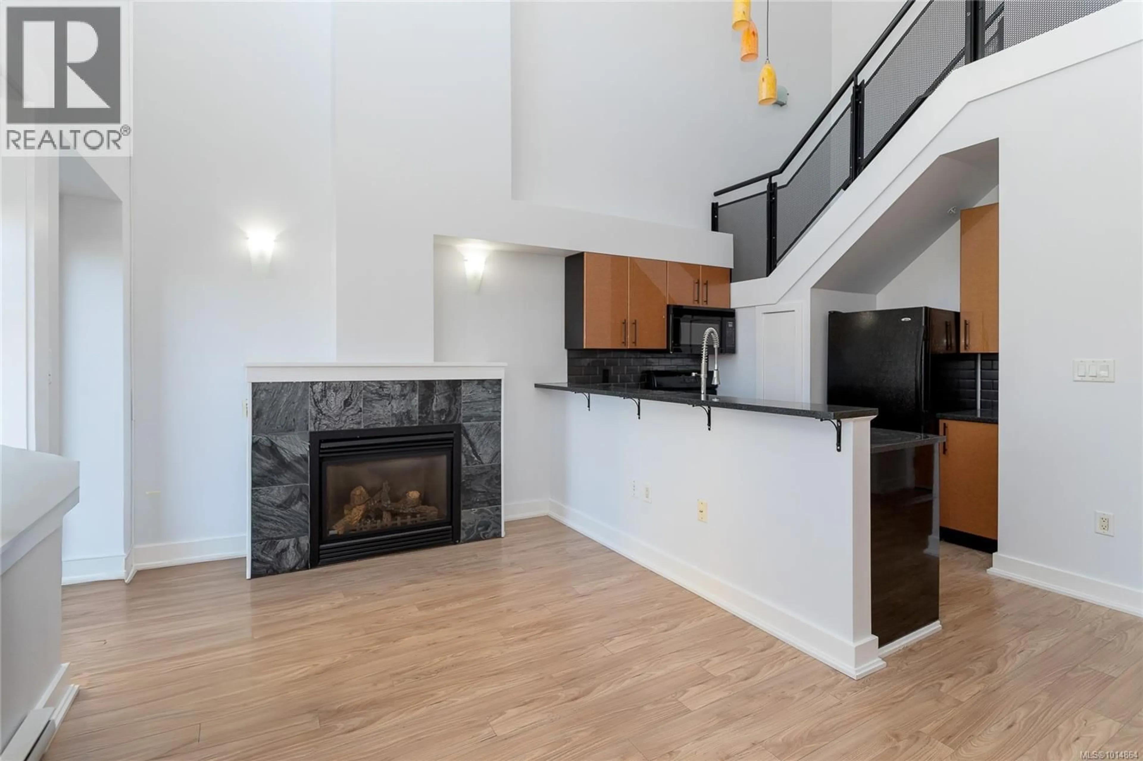Unknown for 323 - 599 PANDORA AVENUE, Victoria British Columbia V8W1N5