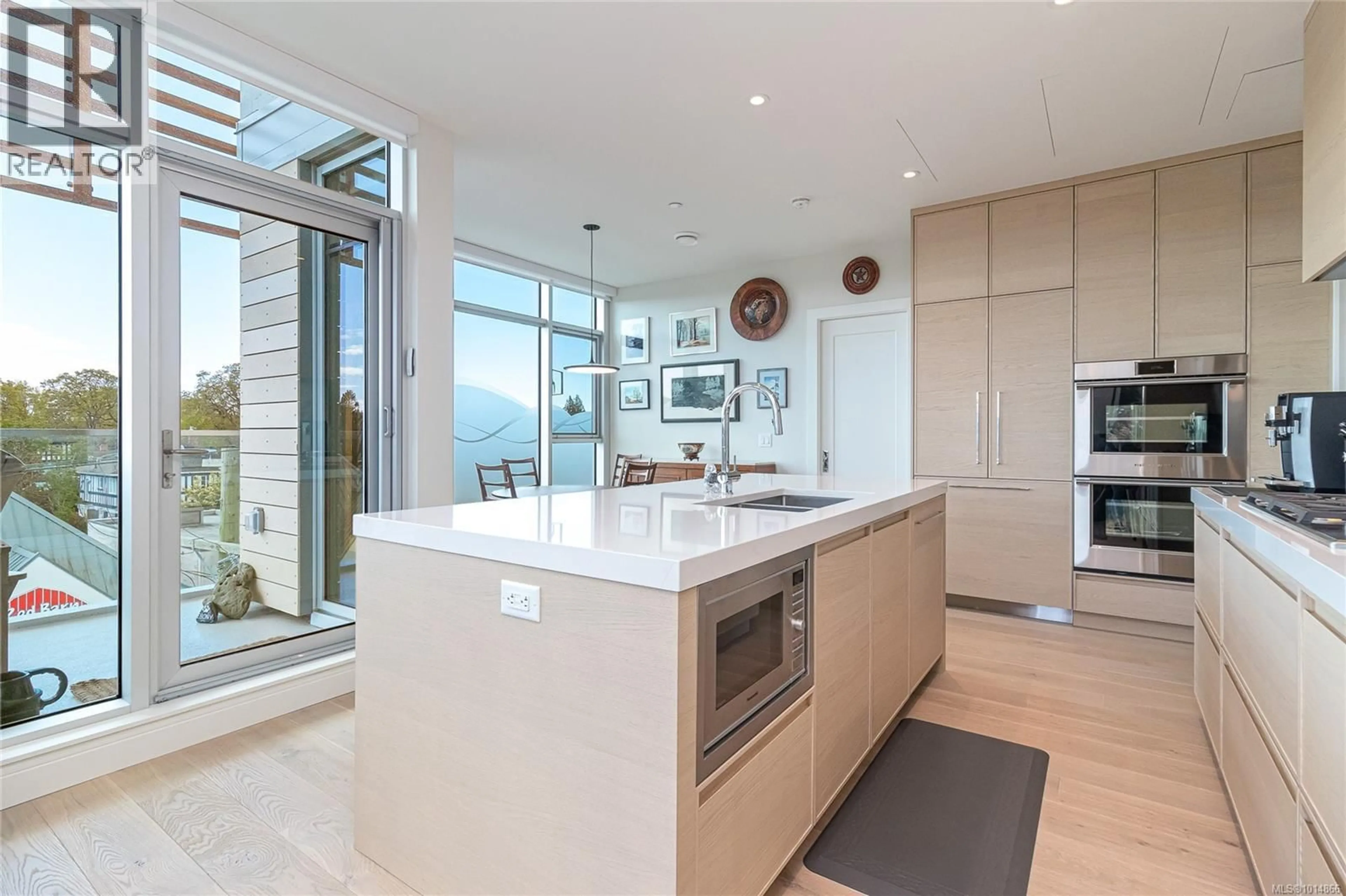 Contemporary kitchen, ceramic/tile floor for 405 - 1916 OAK BAY AVENUE, Victoria British Columbia V8R1C7