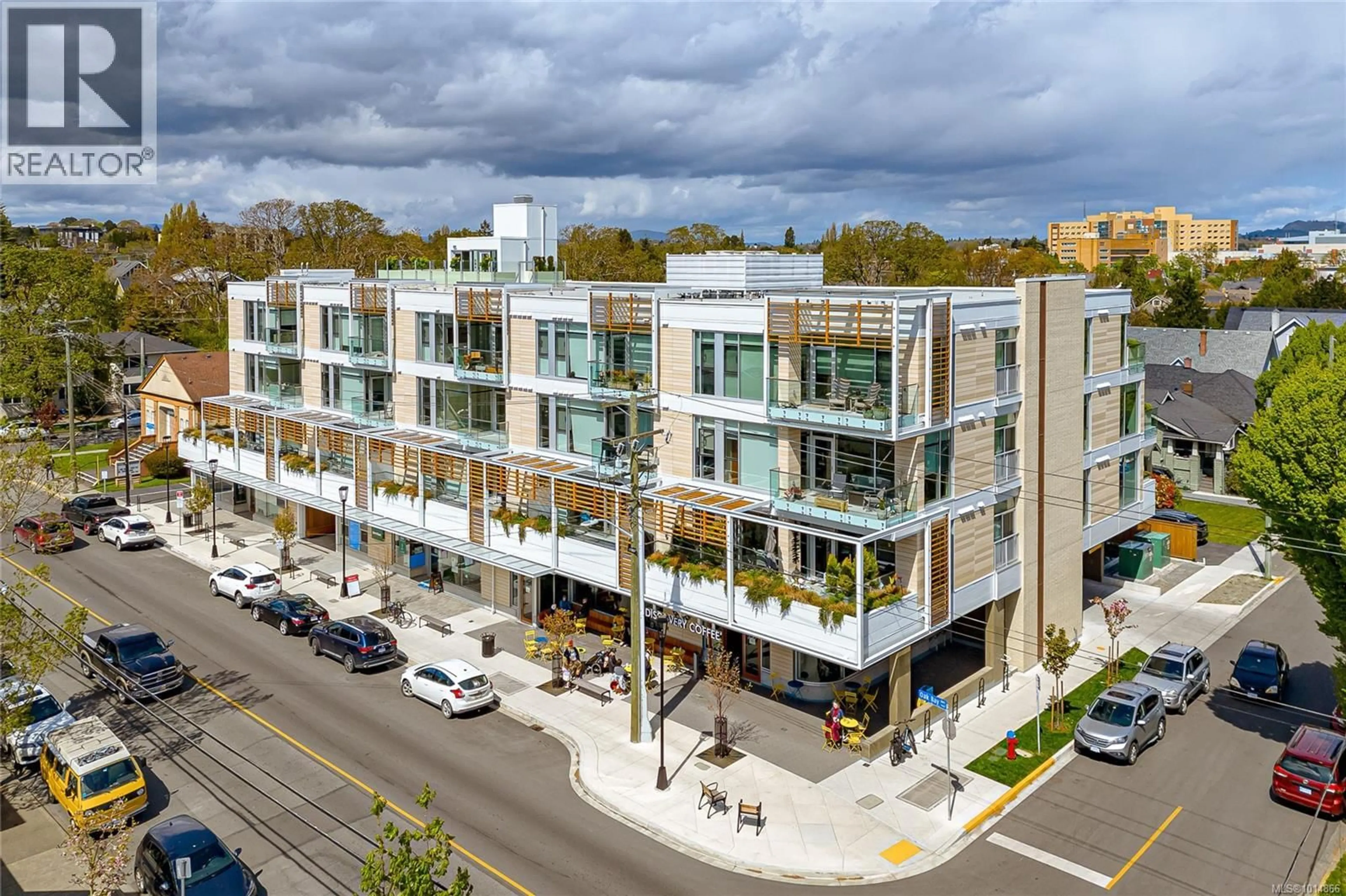 A pic from outside/outdoor area/front of a property/back of a property/a pic from drone, unknown for 405 - 1916 OAK BAY AVENUE, Victoria British Columbia V8R1C7