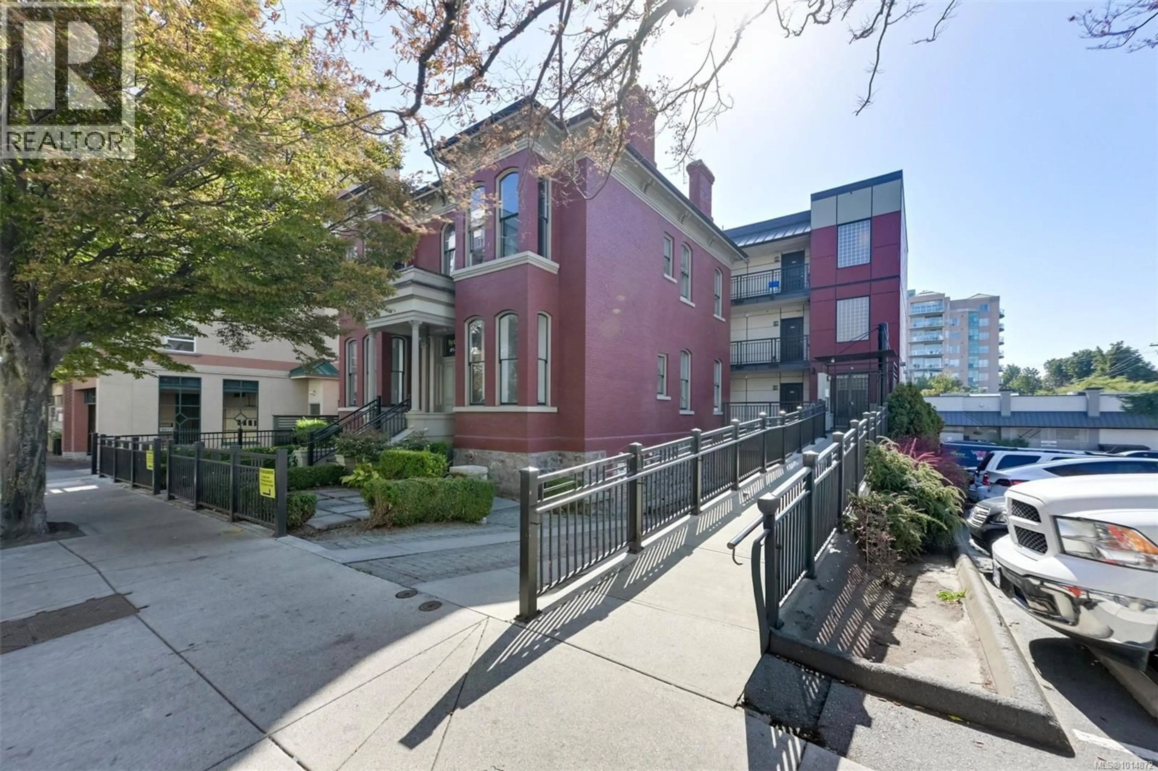 Patio, street for 404 - 1007 JOHNSON STREET, Victoria British Columbia V8V3N6