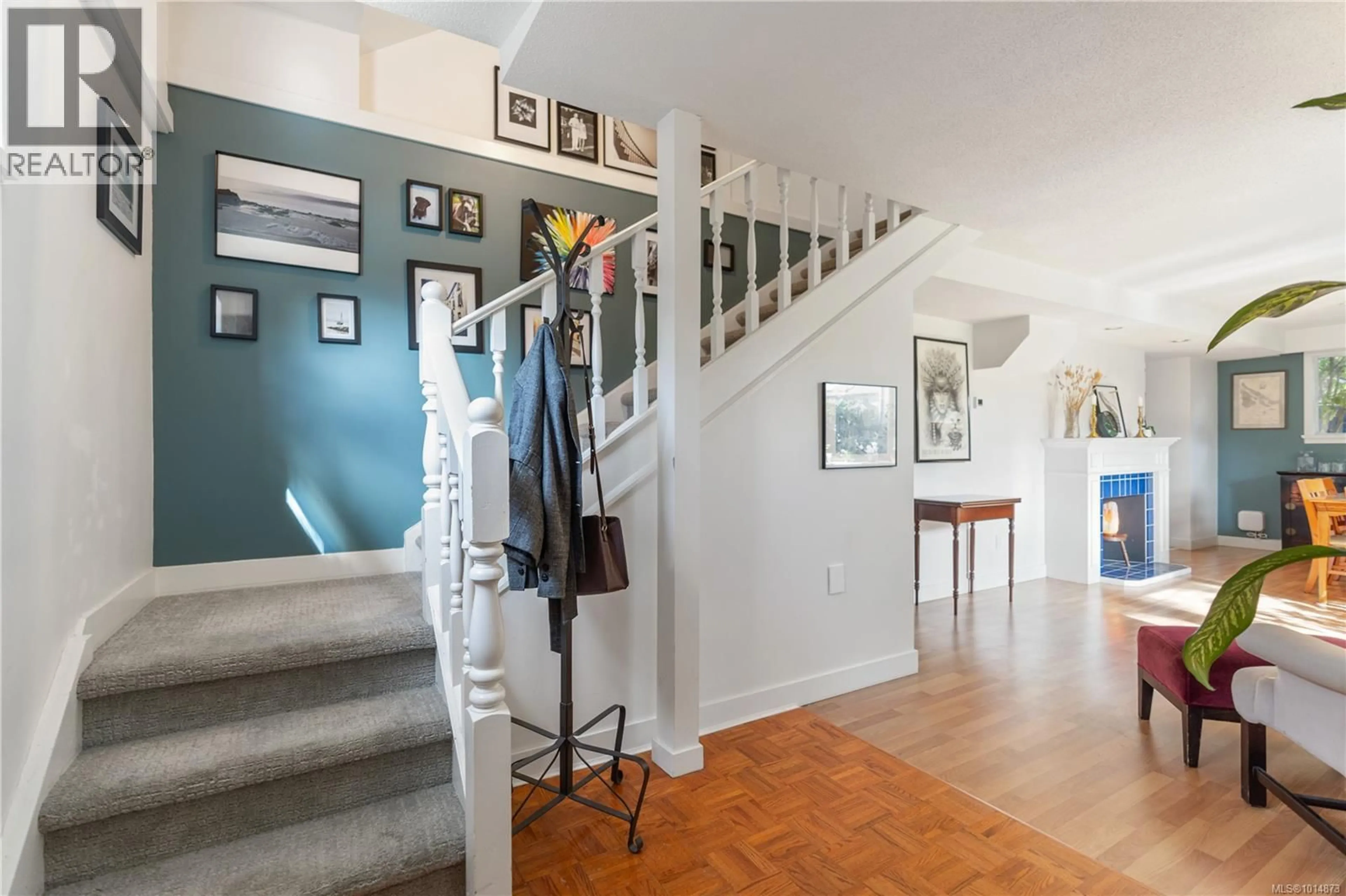 Indoor entryway for 1564 SAN JUAN AVENUE, Saanich British Columbia V8N2L5
