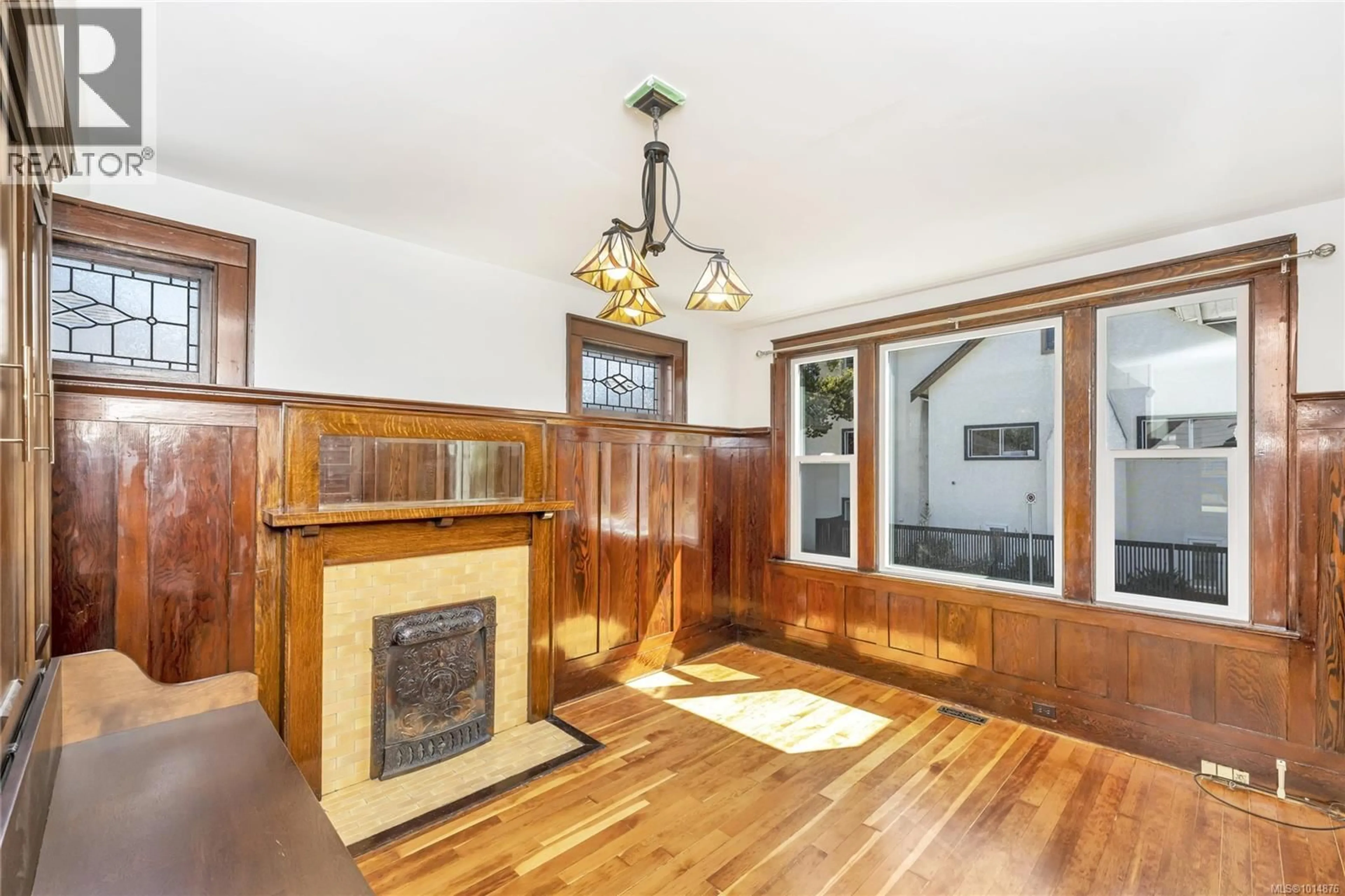 Unknown for 808 RUSSELL STREET, Victoria British Columbia V9A3X7
