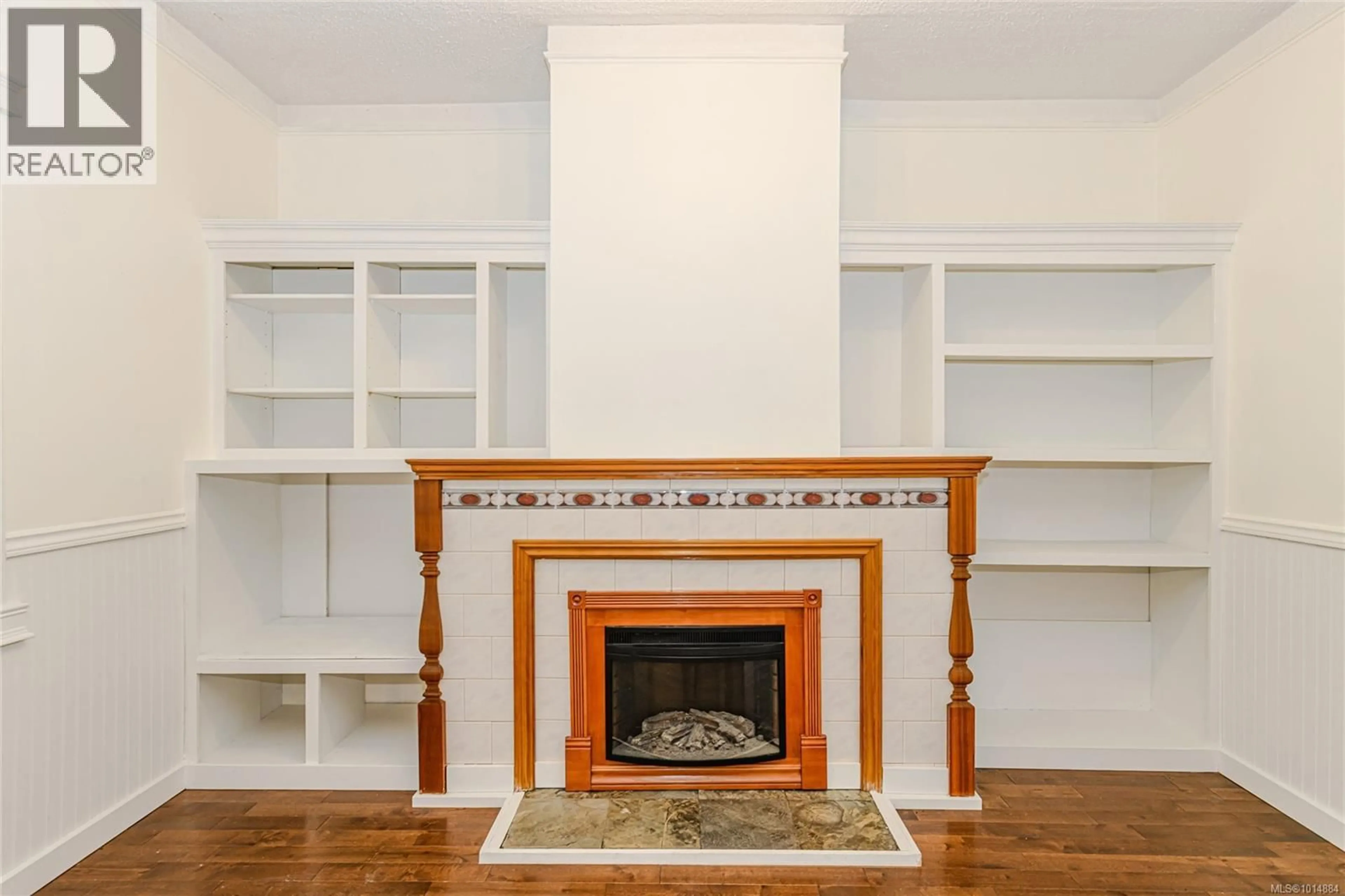 Living room with furniture, unknown for 2913 AUSTIN AVENUE, Saanich British Columbia V9A2K9