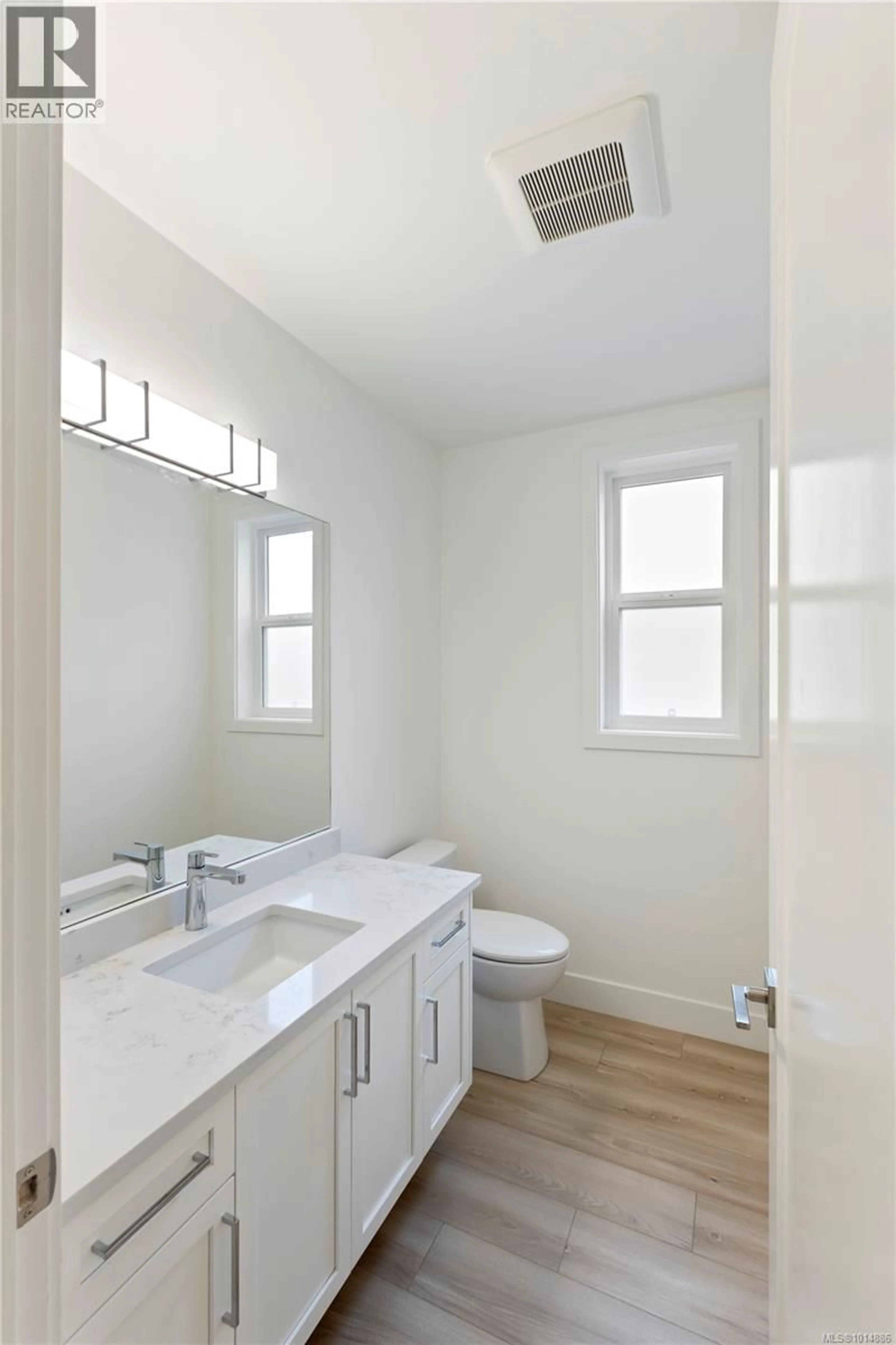 Standard bathroom, ceramic/tile floor for 2354 SWALLOW PLACE, Langford British Columbia V9B6Y6