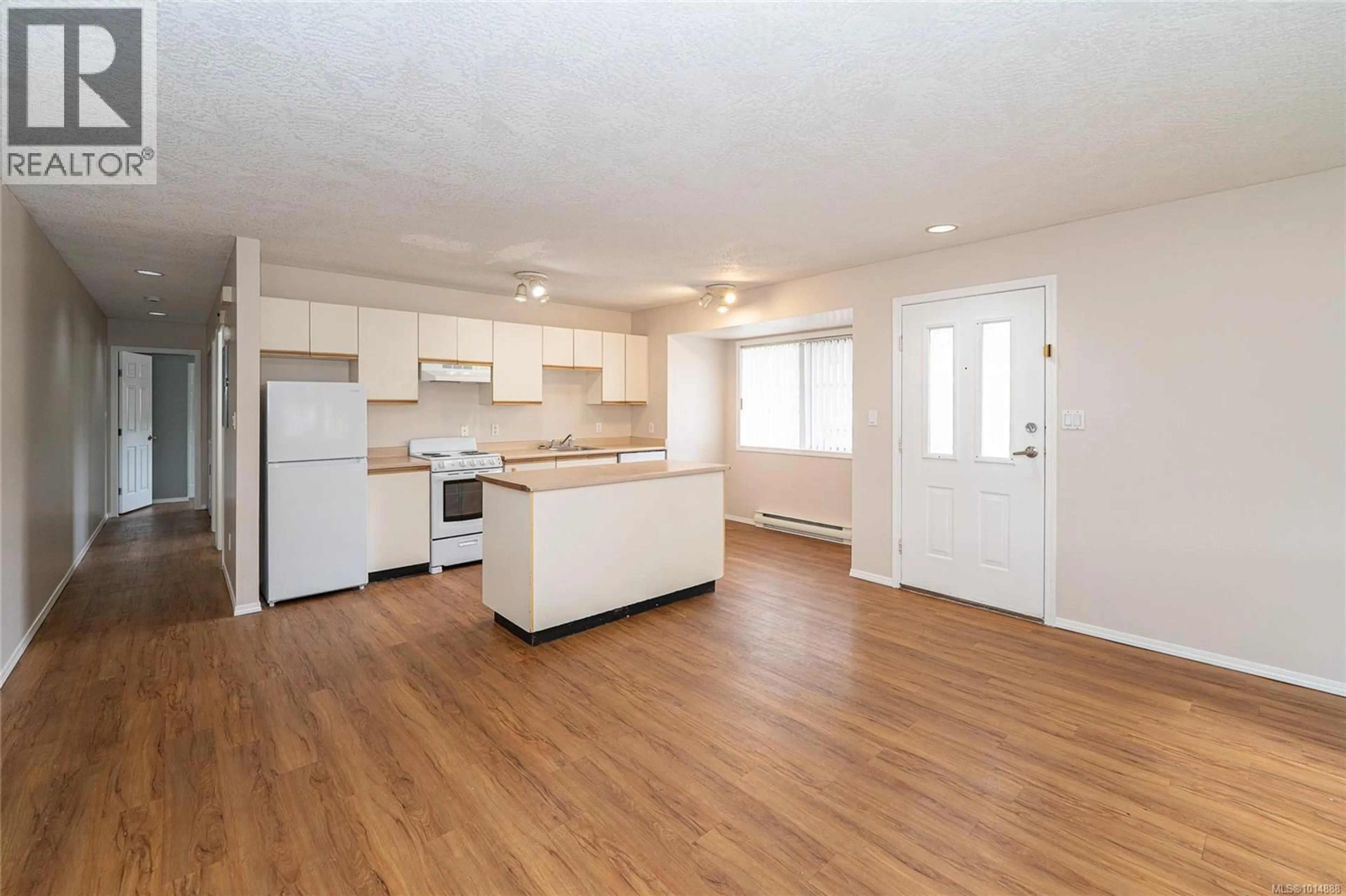 Open concept kitchen, wood/laminate floor for 102 - 2525 DINGWALL STREET, Duncan British Columbia V9L2Y8
