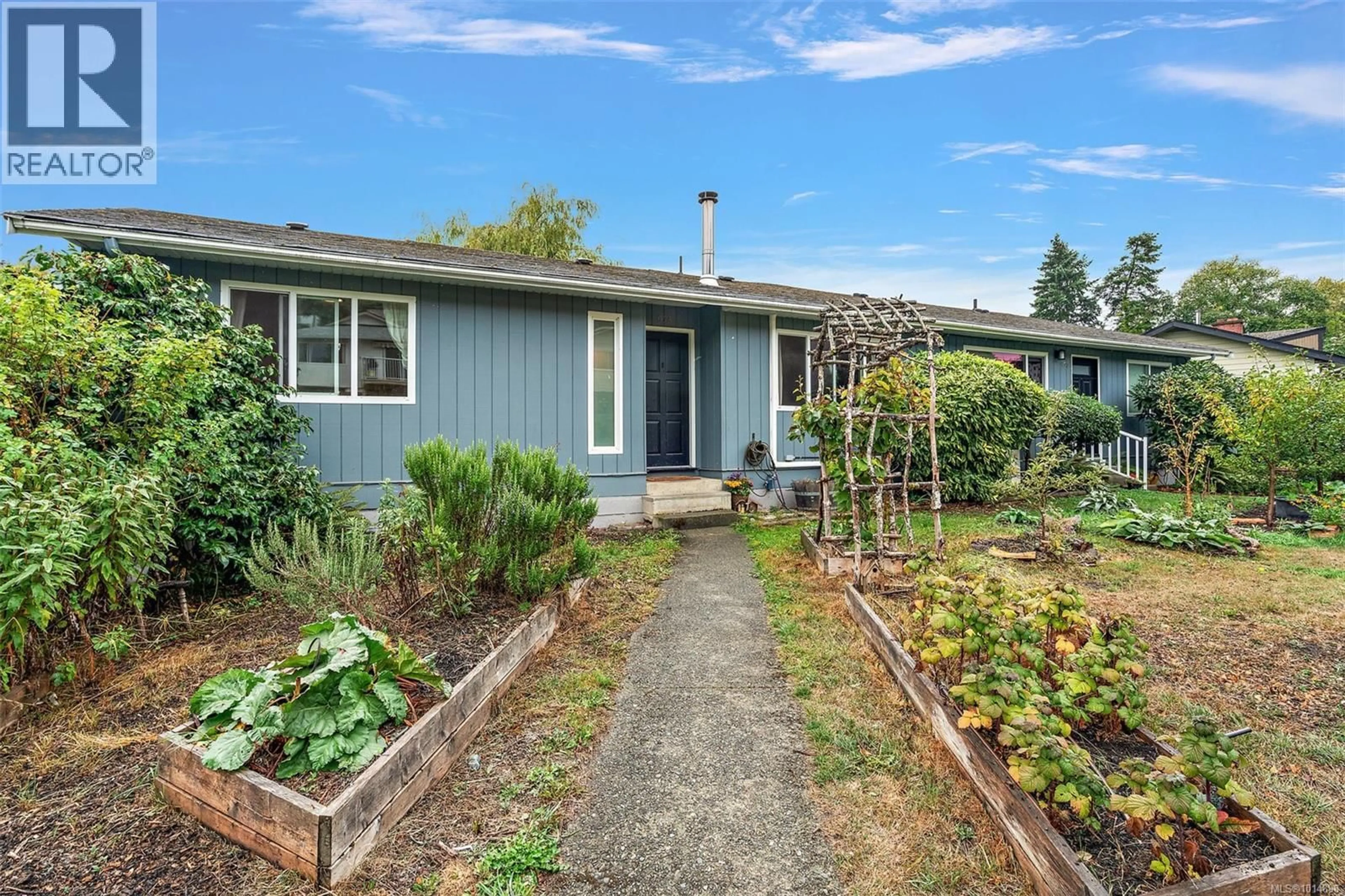 Unknown for 975 TAINE PLACE, Saanich British Columbia V8X4A5