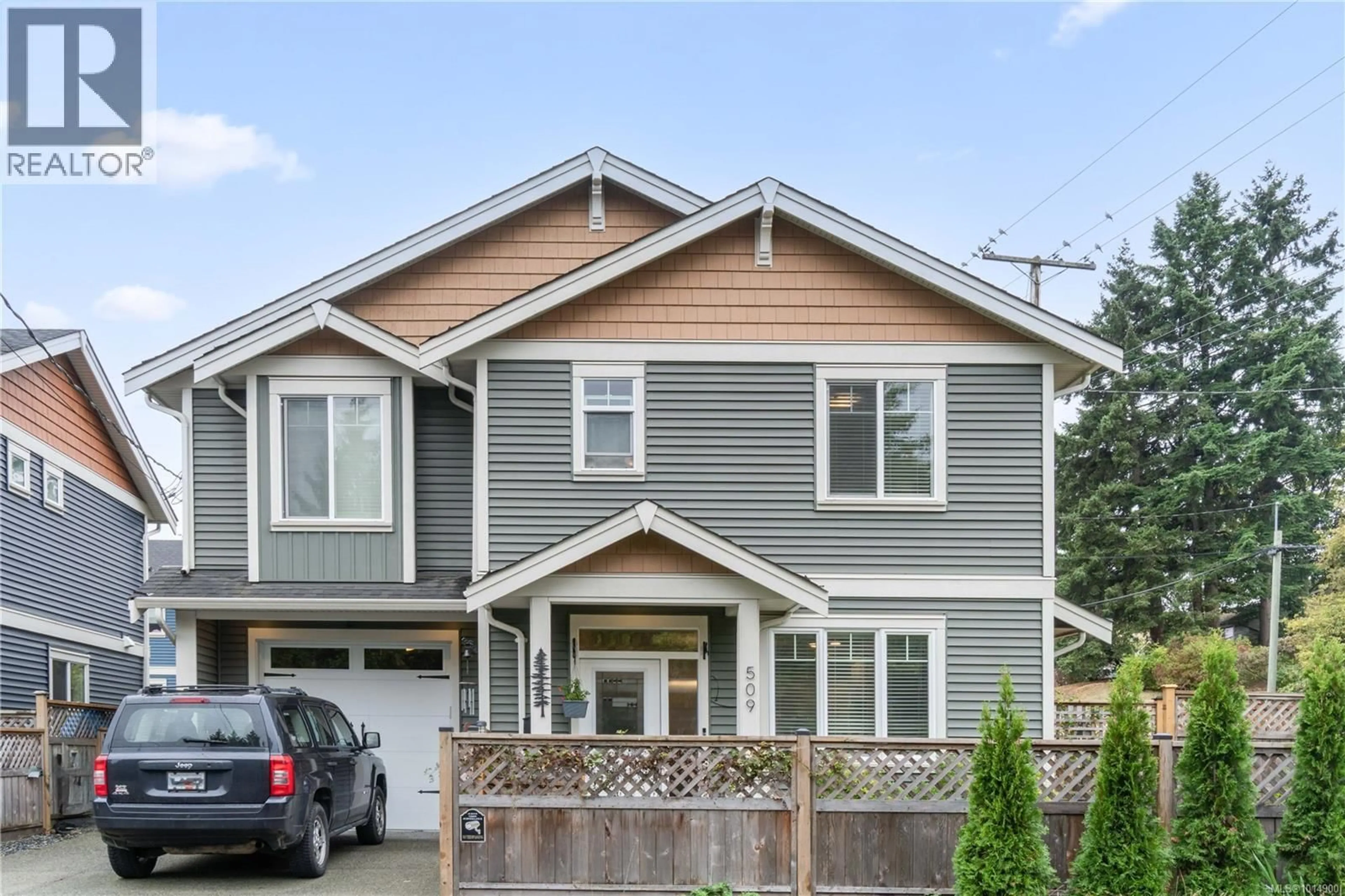 Home with vinyl exterior material, street for 509 PINE STREET, Nanaimo British Columbia V9R2C6
