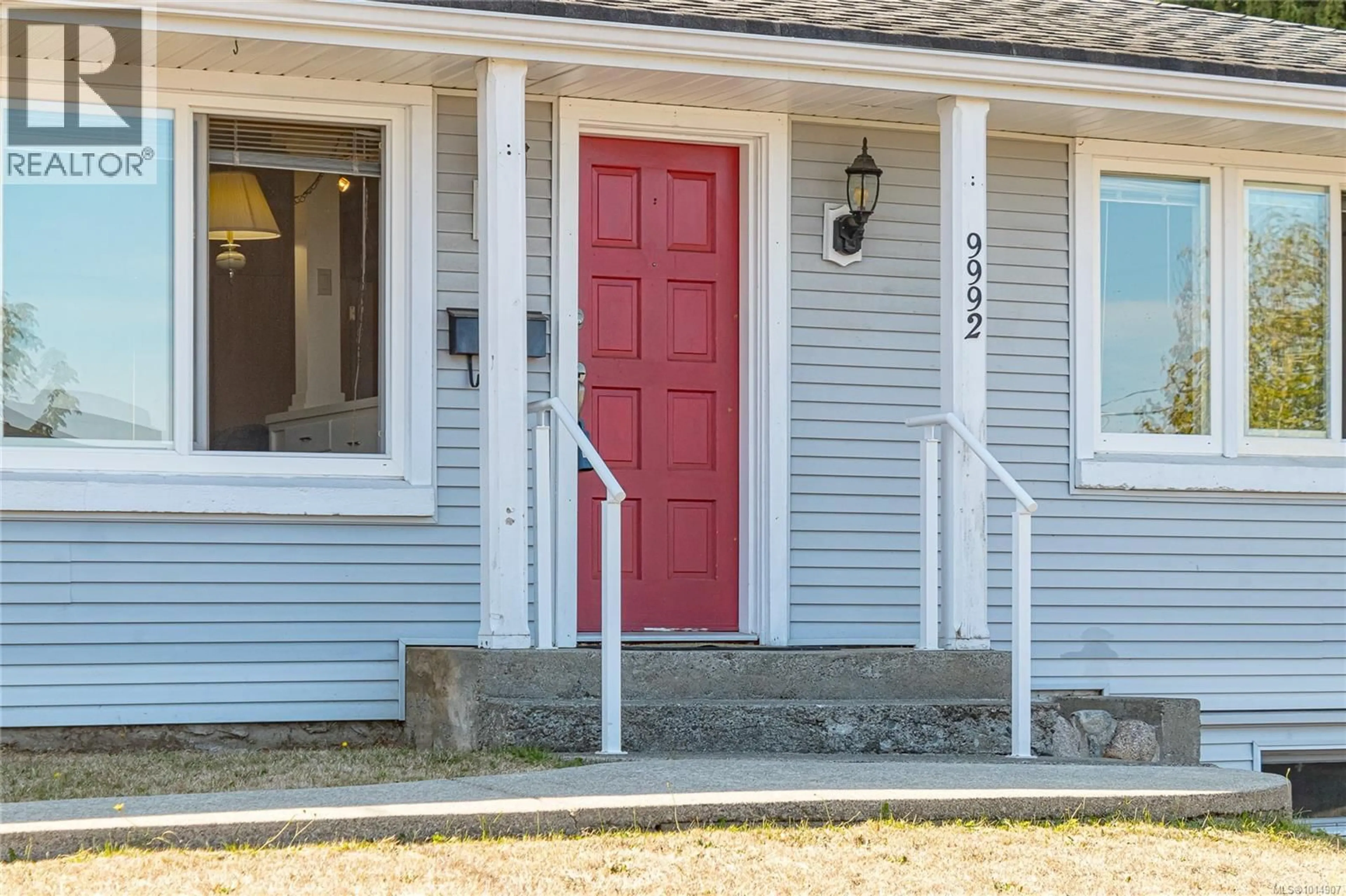 Home with vinyl exterior material, street for 9992 BEACH DRIVE, Chemainus British Columbia V0R1K1