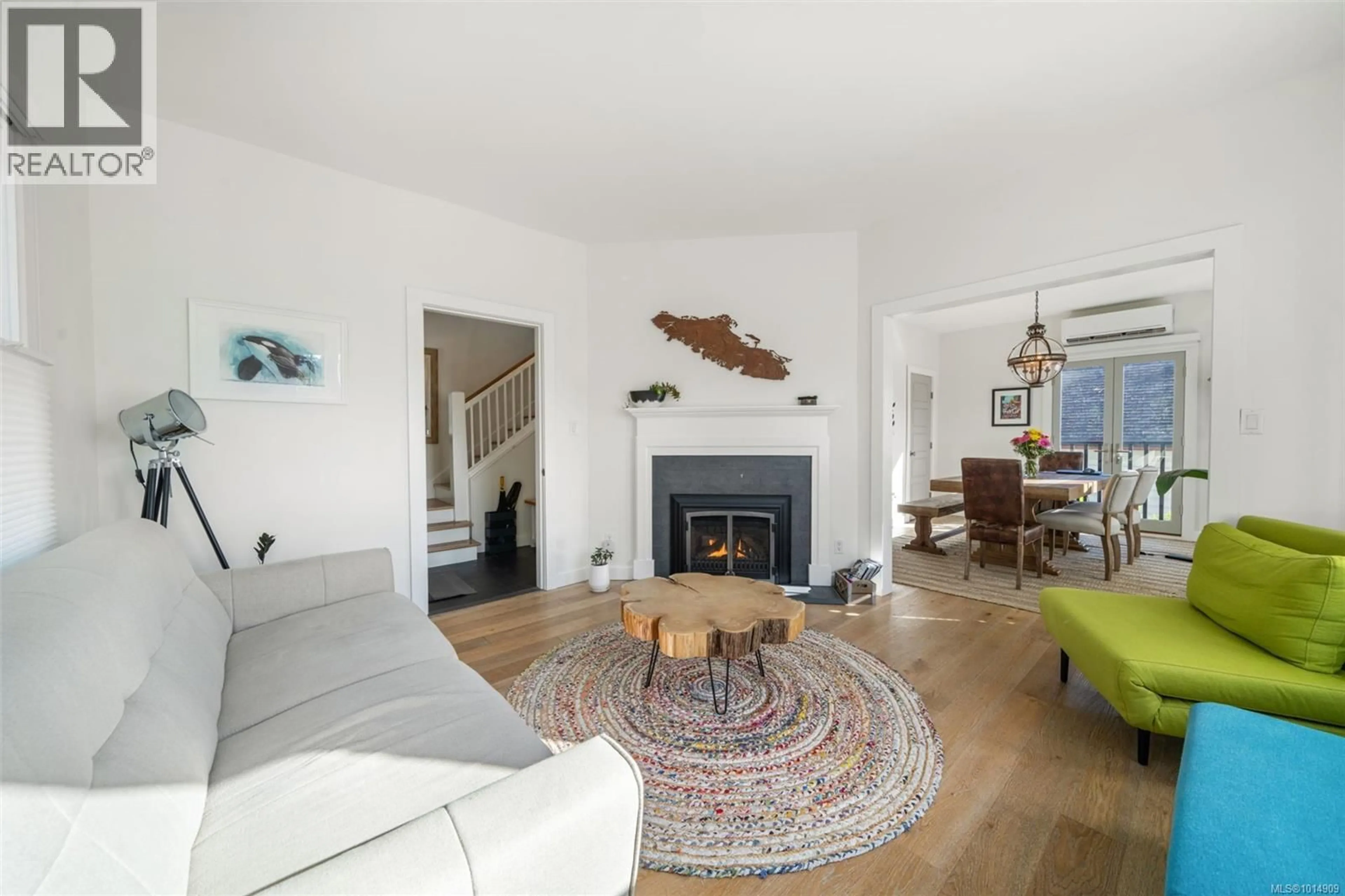 Living room with furniture, unknown for 903 COLLINSON STREET, Victoria British Columbia V8V3B7