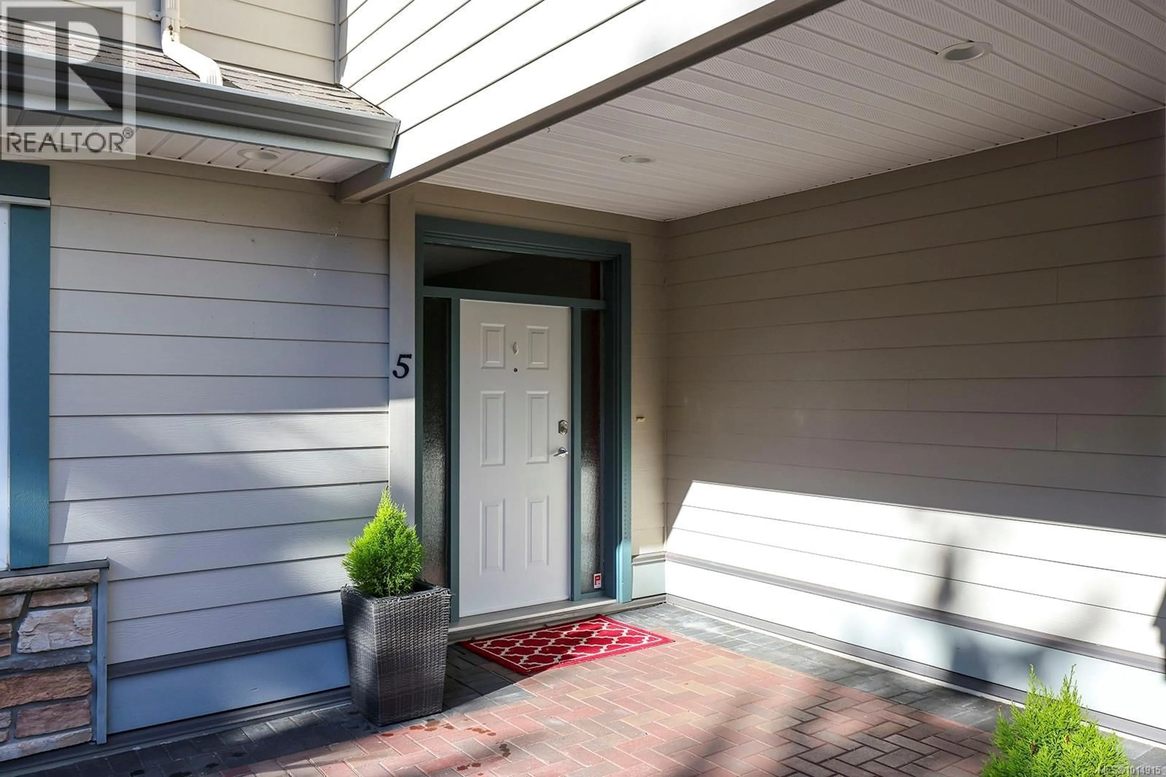 Indoor entryway for 5 - 199 31ST STREET, Courtenay British Columbia V9N8X1