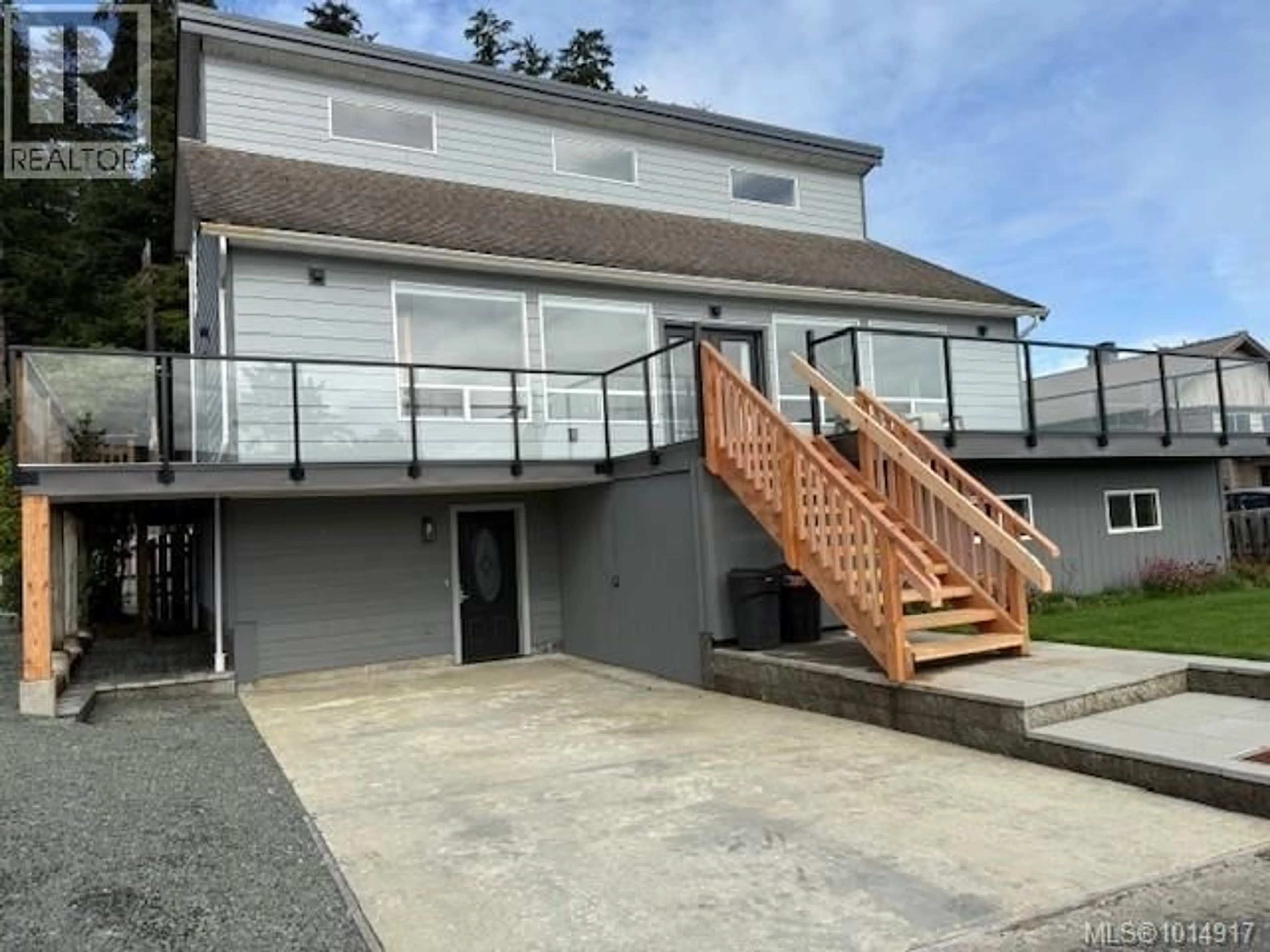 A pic from outside/outdoor area/front of a property/back of a property/a pic from drone, unknown for 8730 SEAVIEW DRIVE, Port Hardy British Columbia V0N2P0