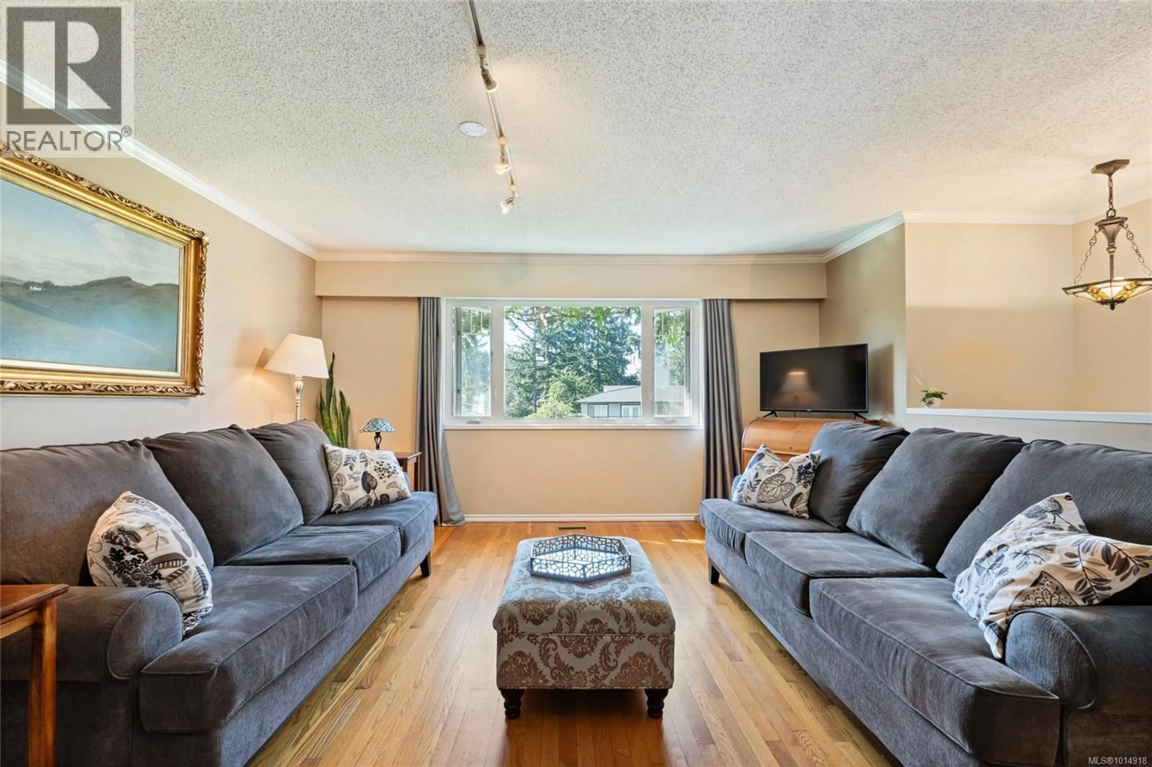 Living room with furniture, unknown for 1156 RANGER PLACE, Saanich British Columbia V8X3P6