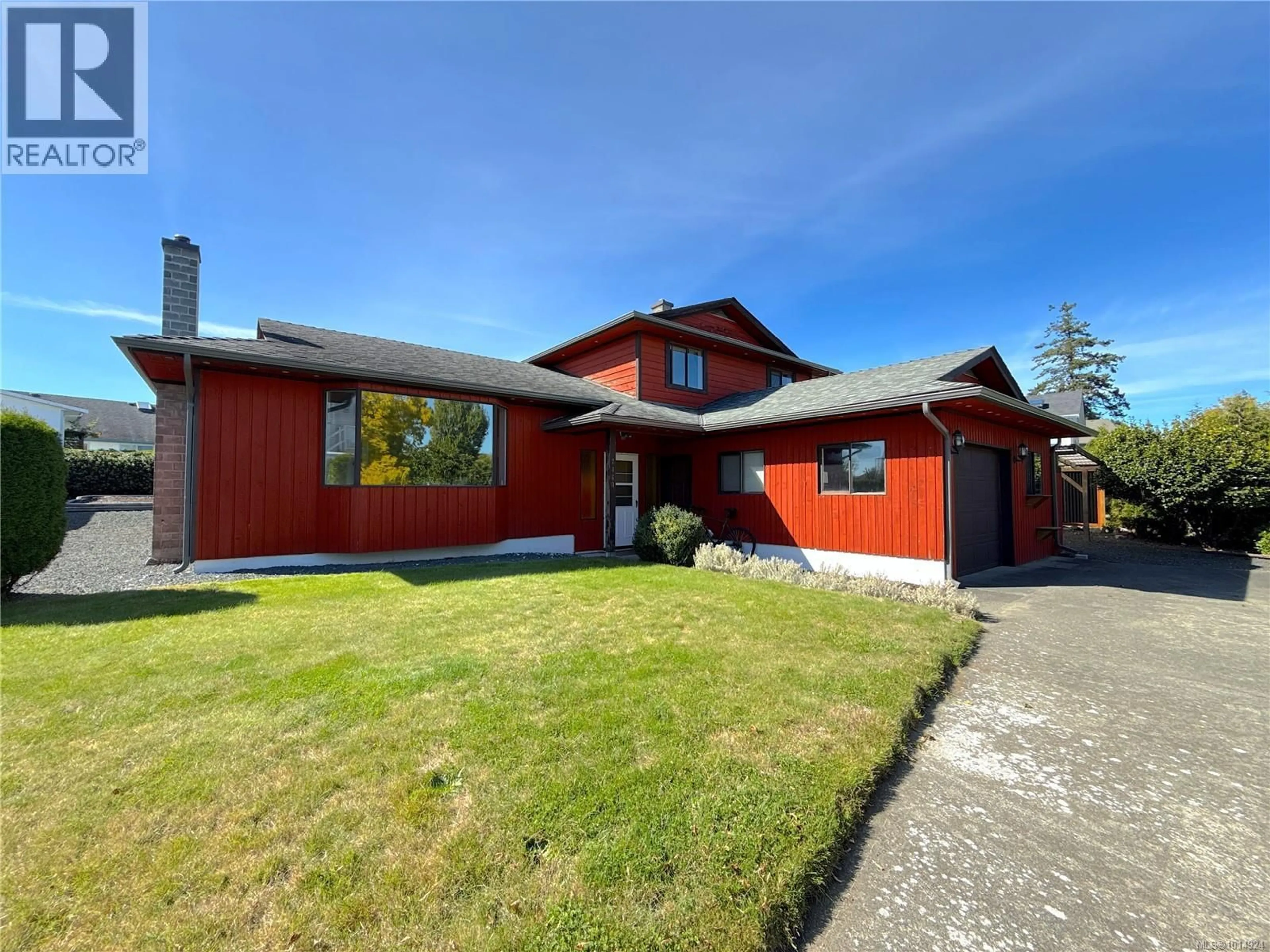 A pic from outside/outdoor area/front of a property/back of a property/a pic from drone, street for 2460 ISLAND HIGHWAY SOUTH, Campbell River British Columbia V9W1C6
